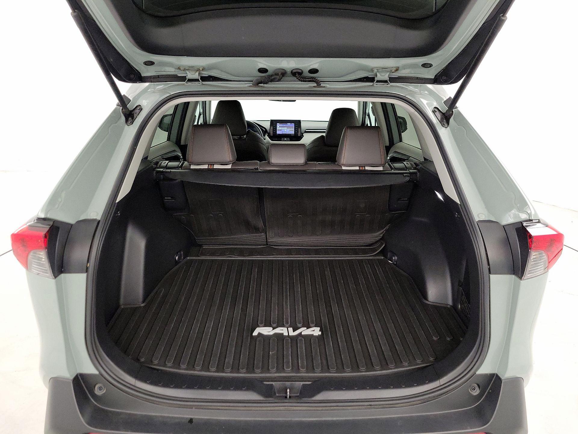 Thumbnail: 2022 Toyota RAV4 - 20