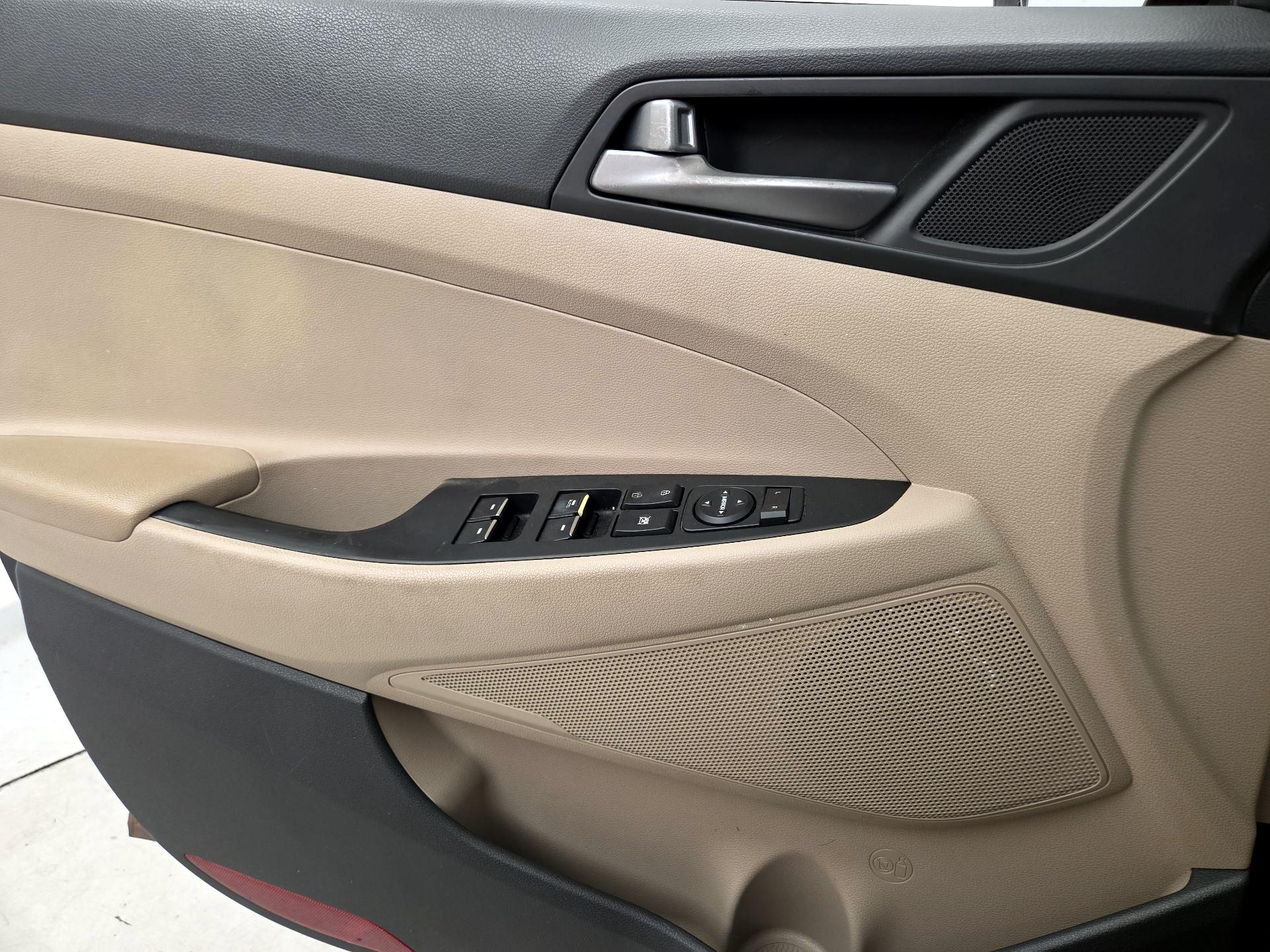 Thumbnail: 2016 Hyundai Tucson - 12
