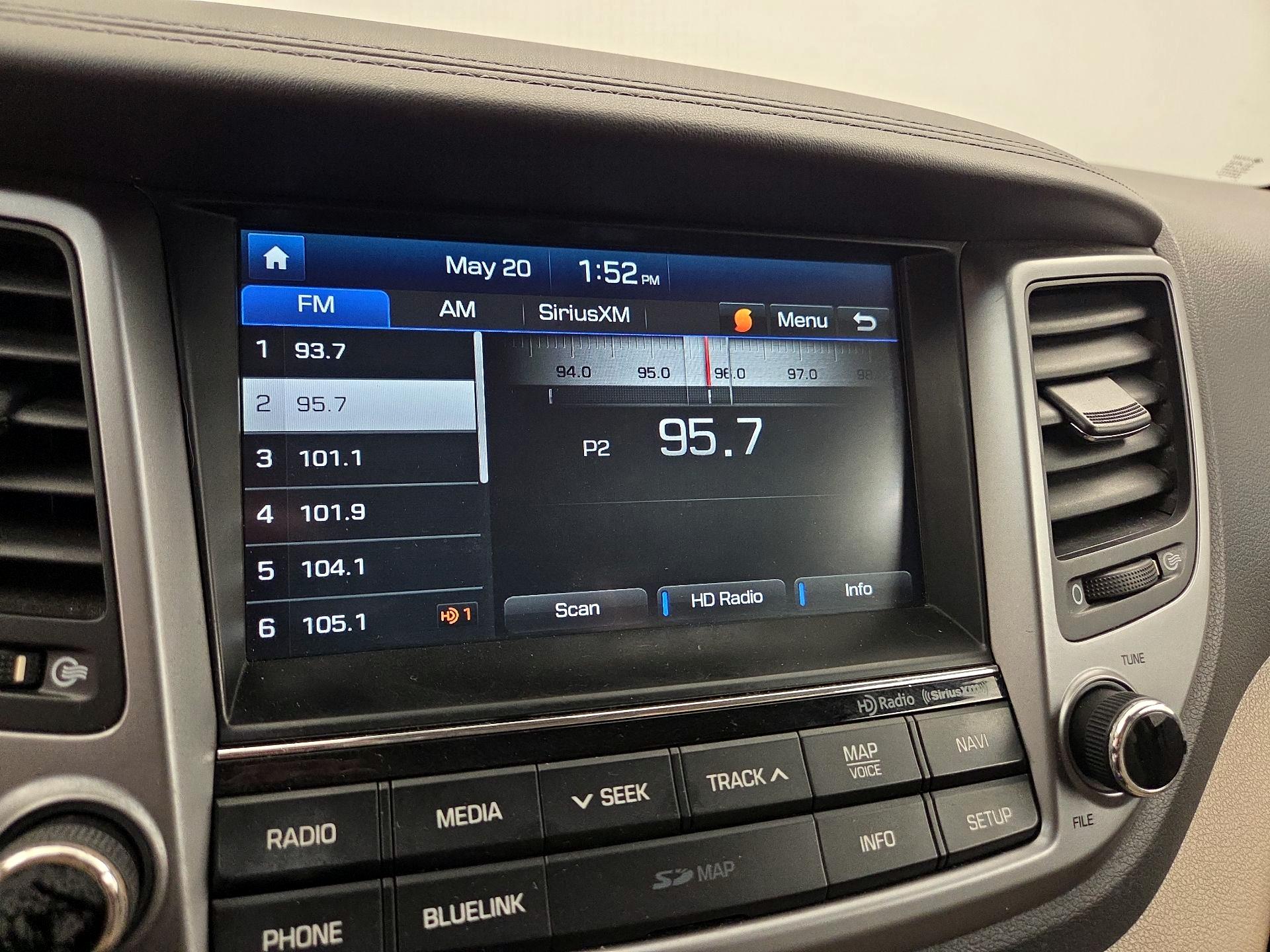Thumbnail: 2016 Hyundai Tucson - 16