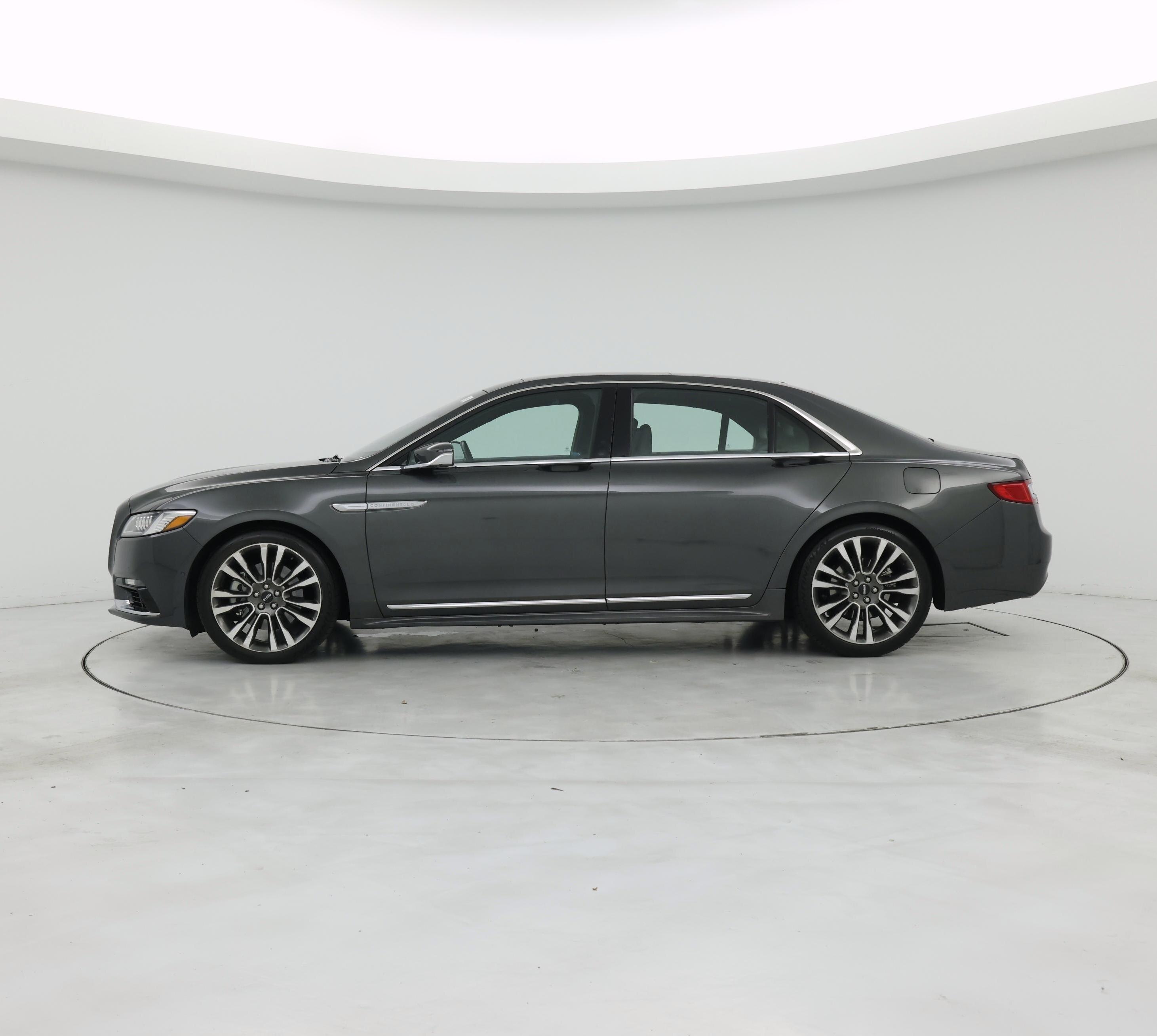 Thumbnail: 2017 Lincoln Continental - 3