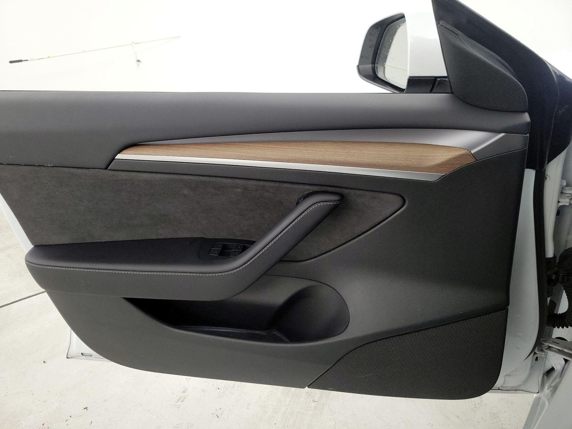 Thumbnail: 2023 Tesla Model 3 - 12