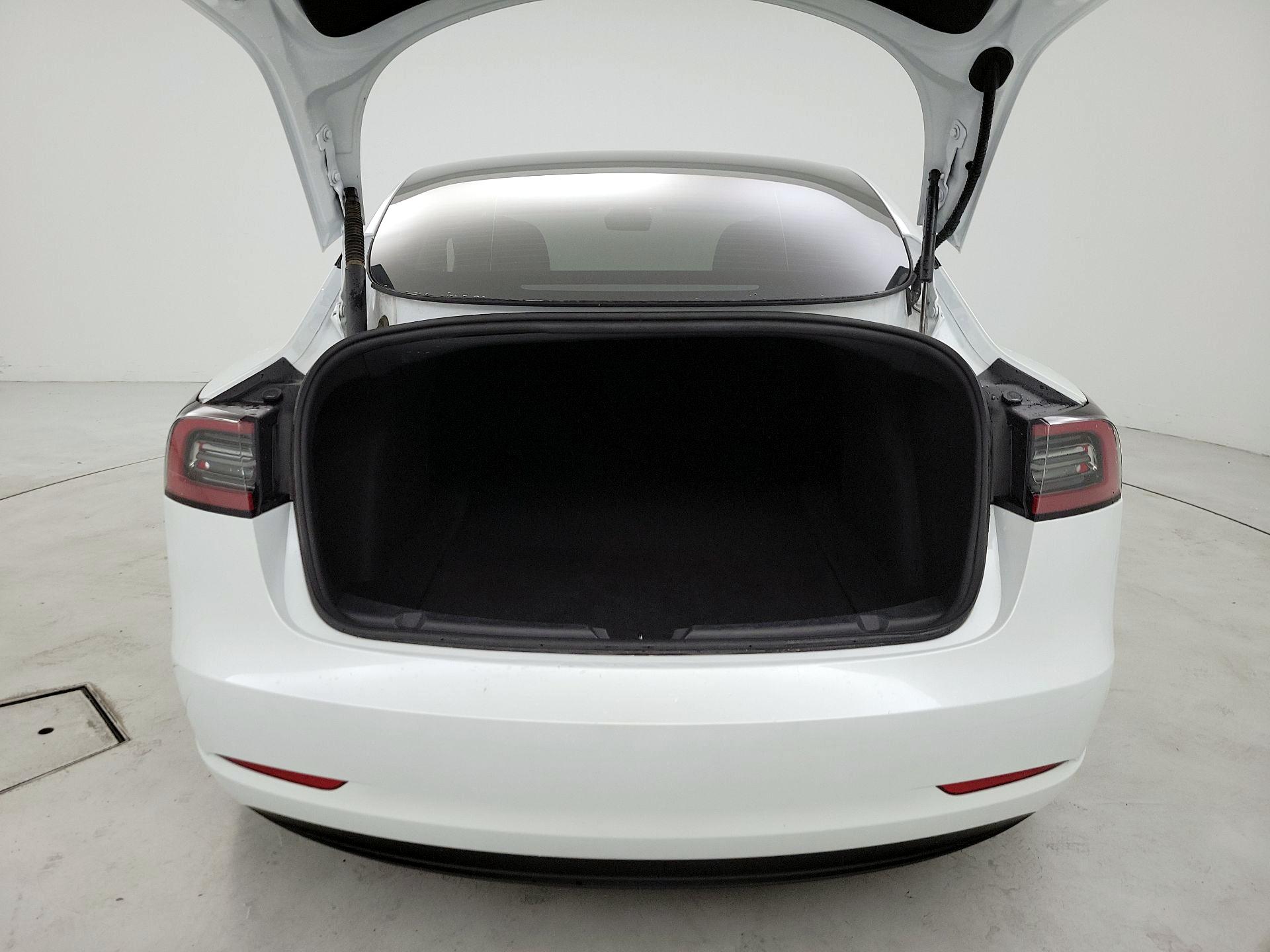 Thumbnail: 2023 Tesla Model 3 - 19