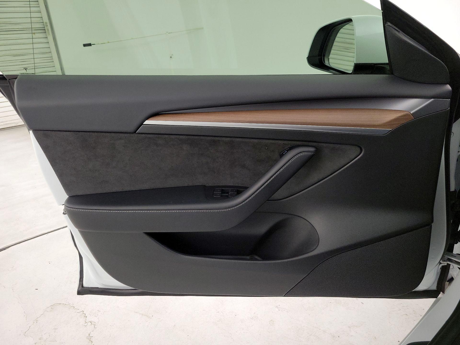 Thumbnail: 2022 Tesla Model 3 - 12