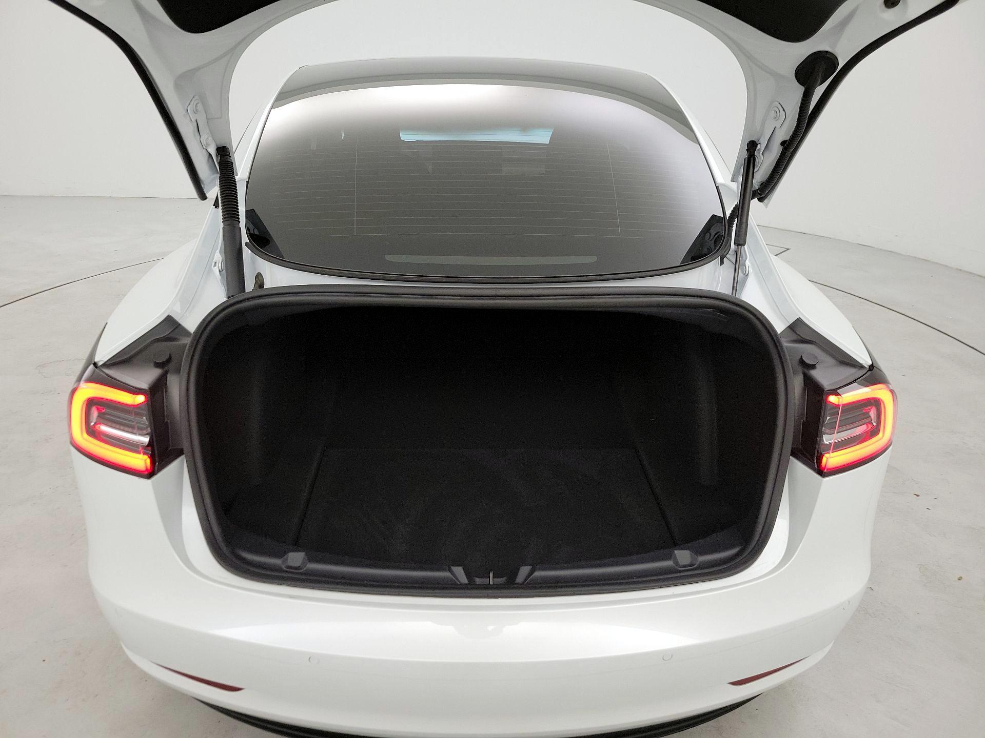 Thumbnail: 2022 Tesla Model 3 - 19