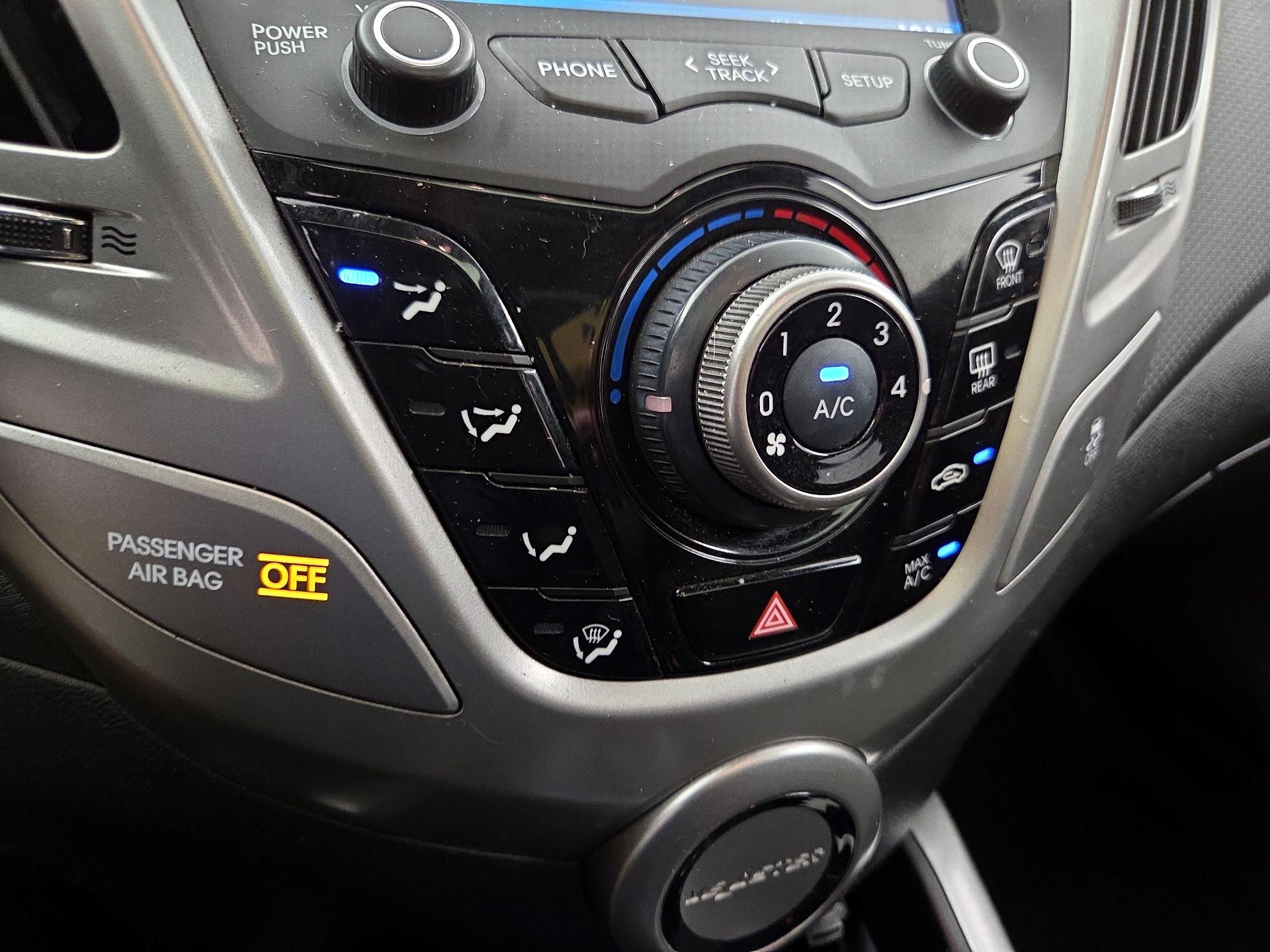 Thumbnail: 2016 Hyundai Veloster - 16