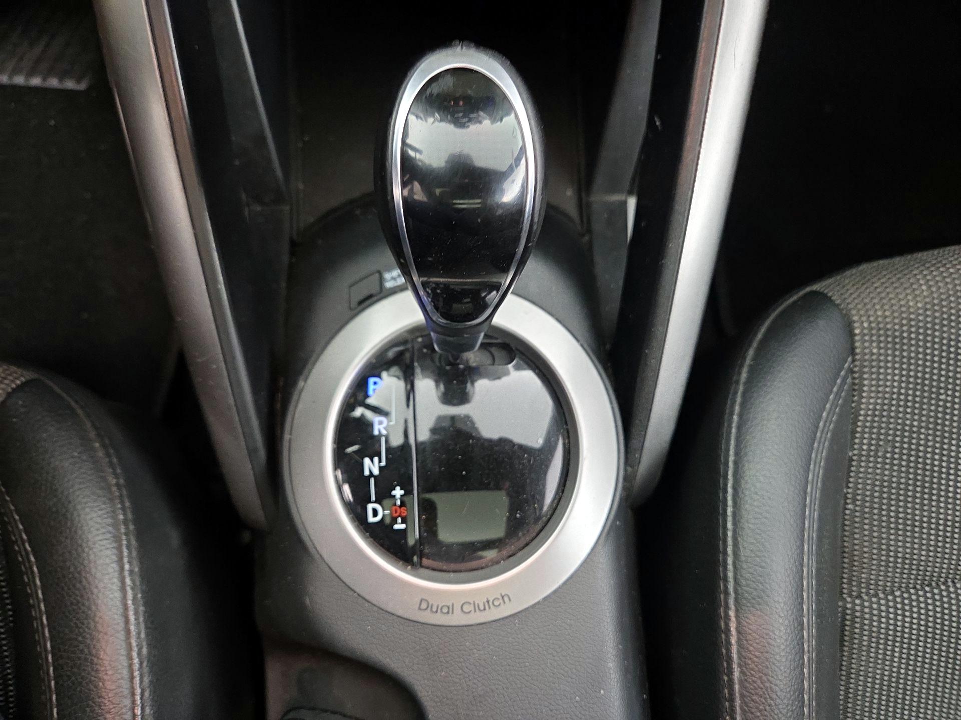 Thumbnail: 2016 Hyundai Veloster - 17