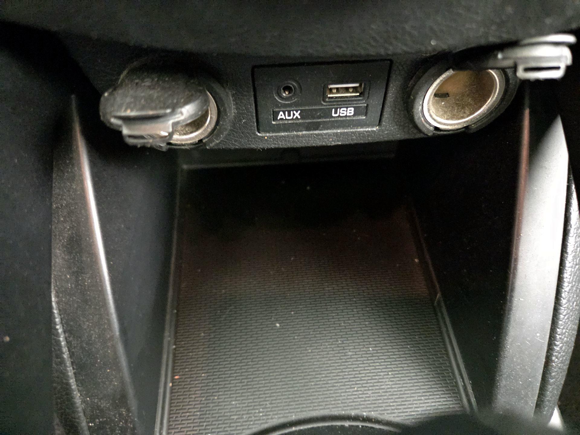 Thumbnail: 2016 Hyundai Veloster - 18