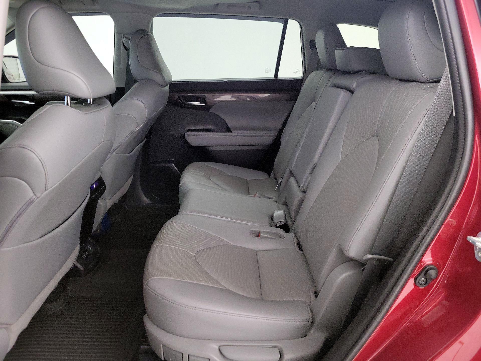 Thumbnail: 2021 Toyota Highlander - 20