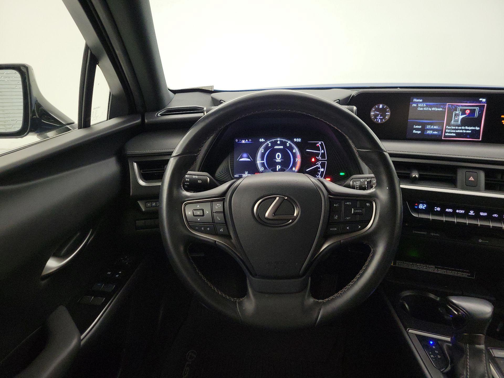 Thumbnail: 2022 Lexus UX - 10