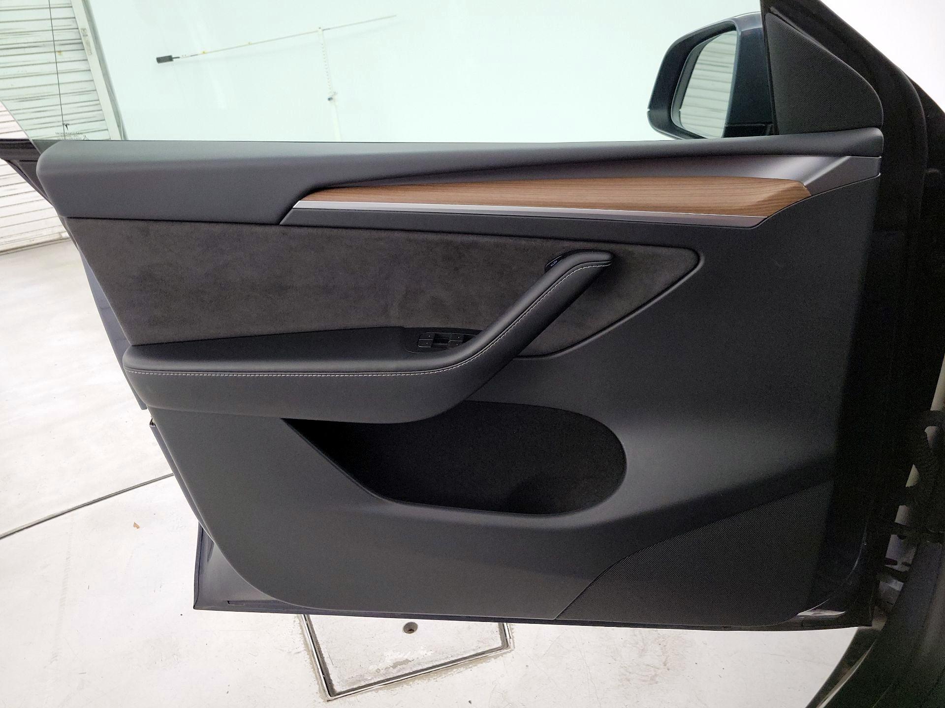 Thumbnail: 2023 Tesla Model Y - 12