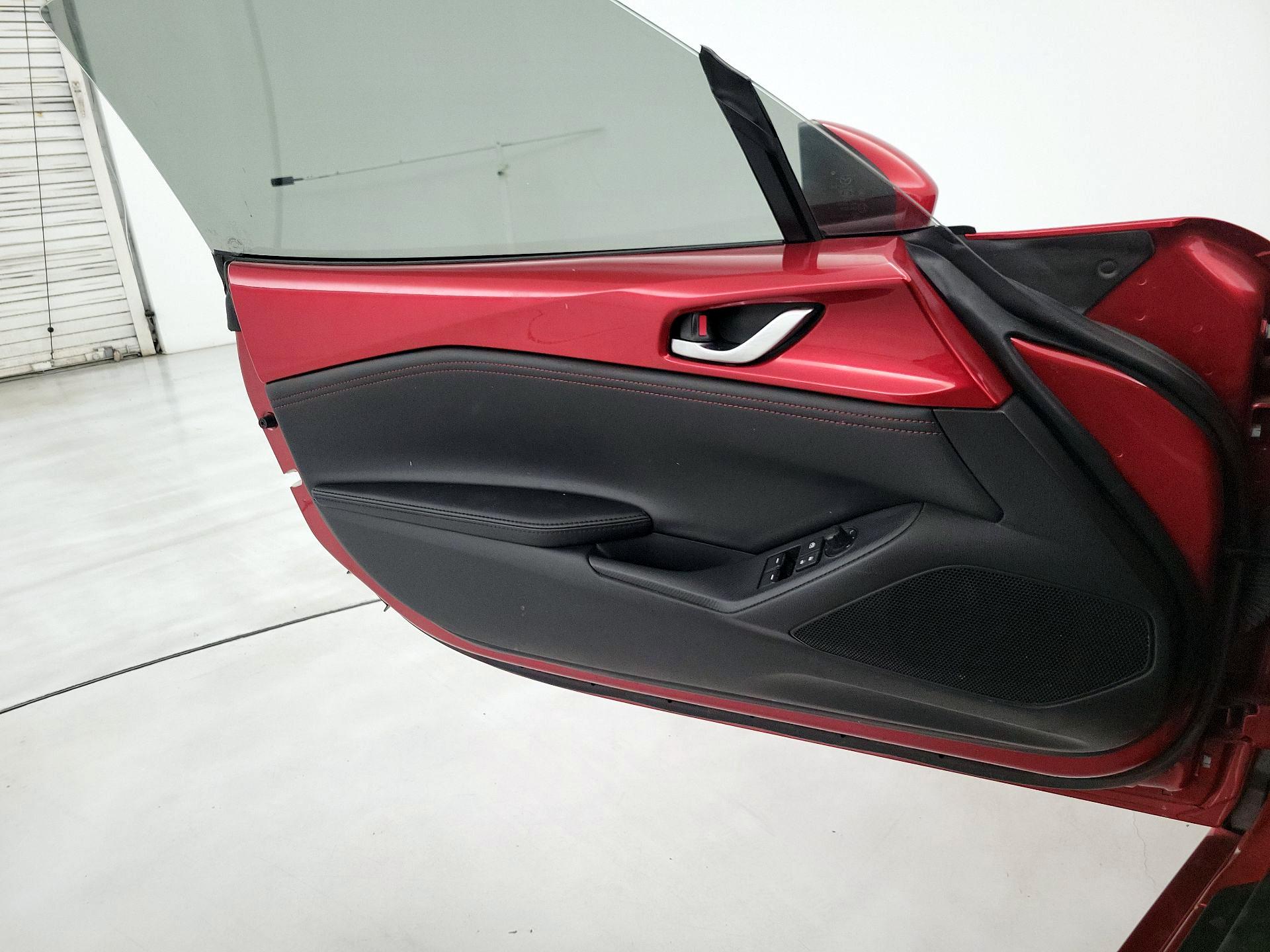 Thumbnail: 2017 Mazda MX-5 Miata - 12