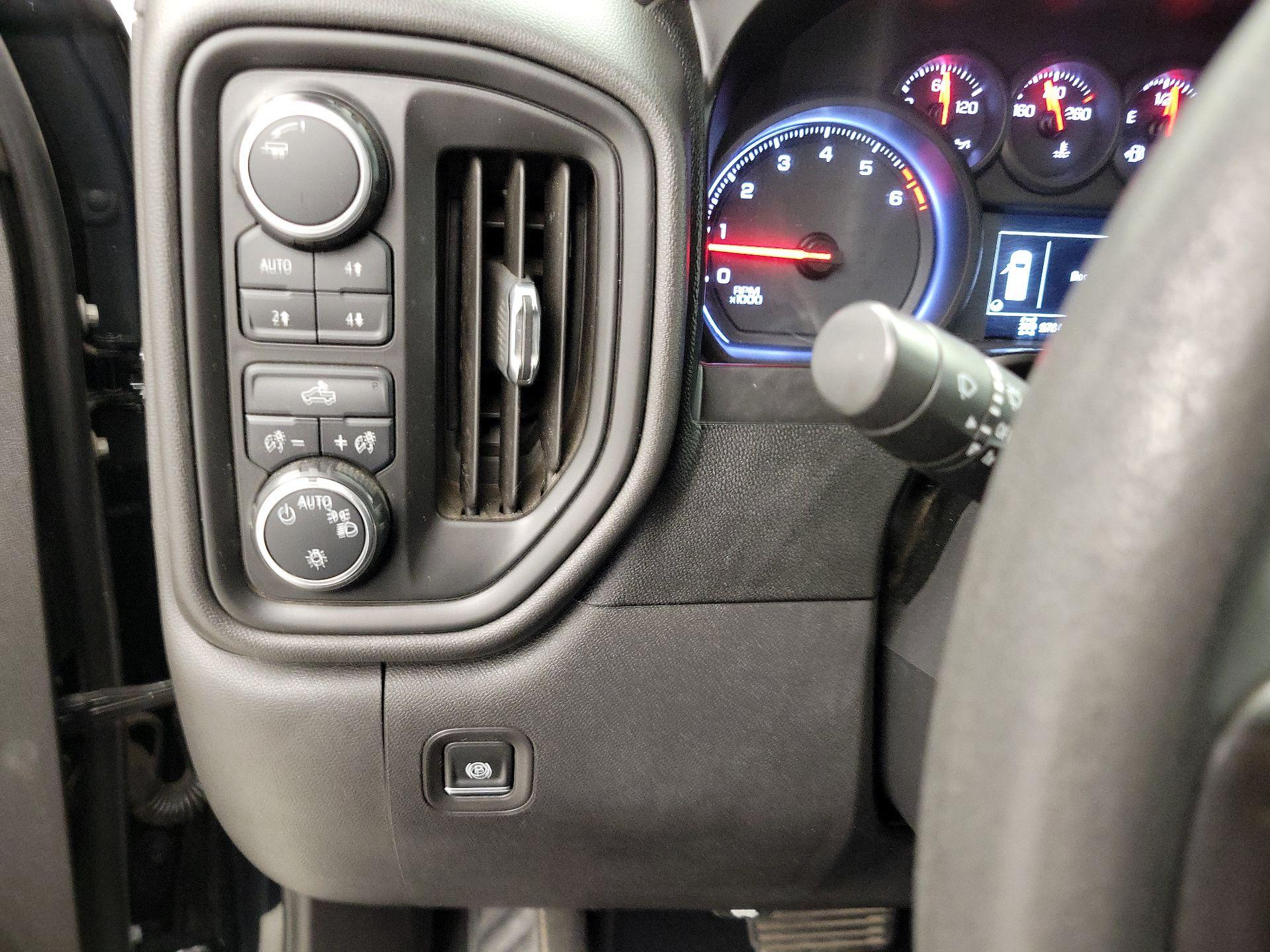 Thumbnail: 2020 Chevrolet Silverado 1500 - 13