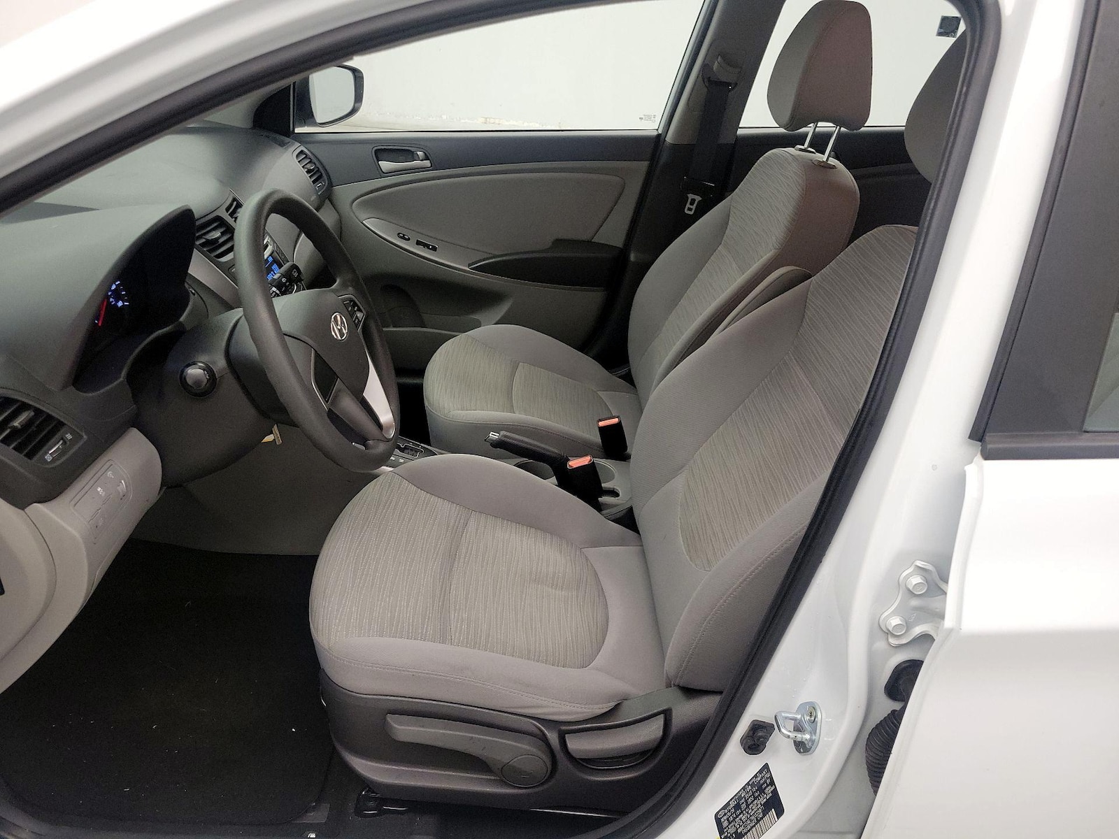2017 Hyundai Accent SE - Photo 12
