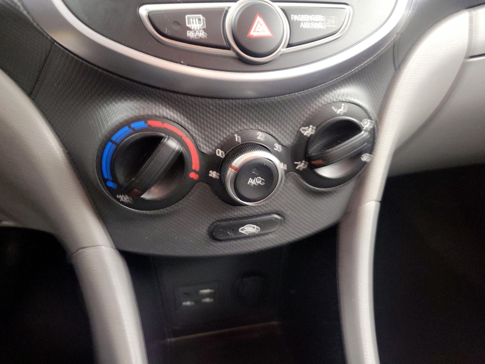 2017 Hyundai Accent SE - Photo 16