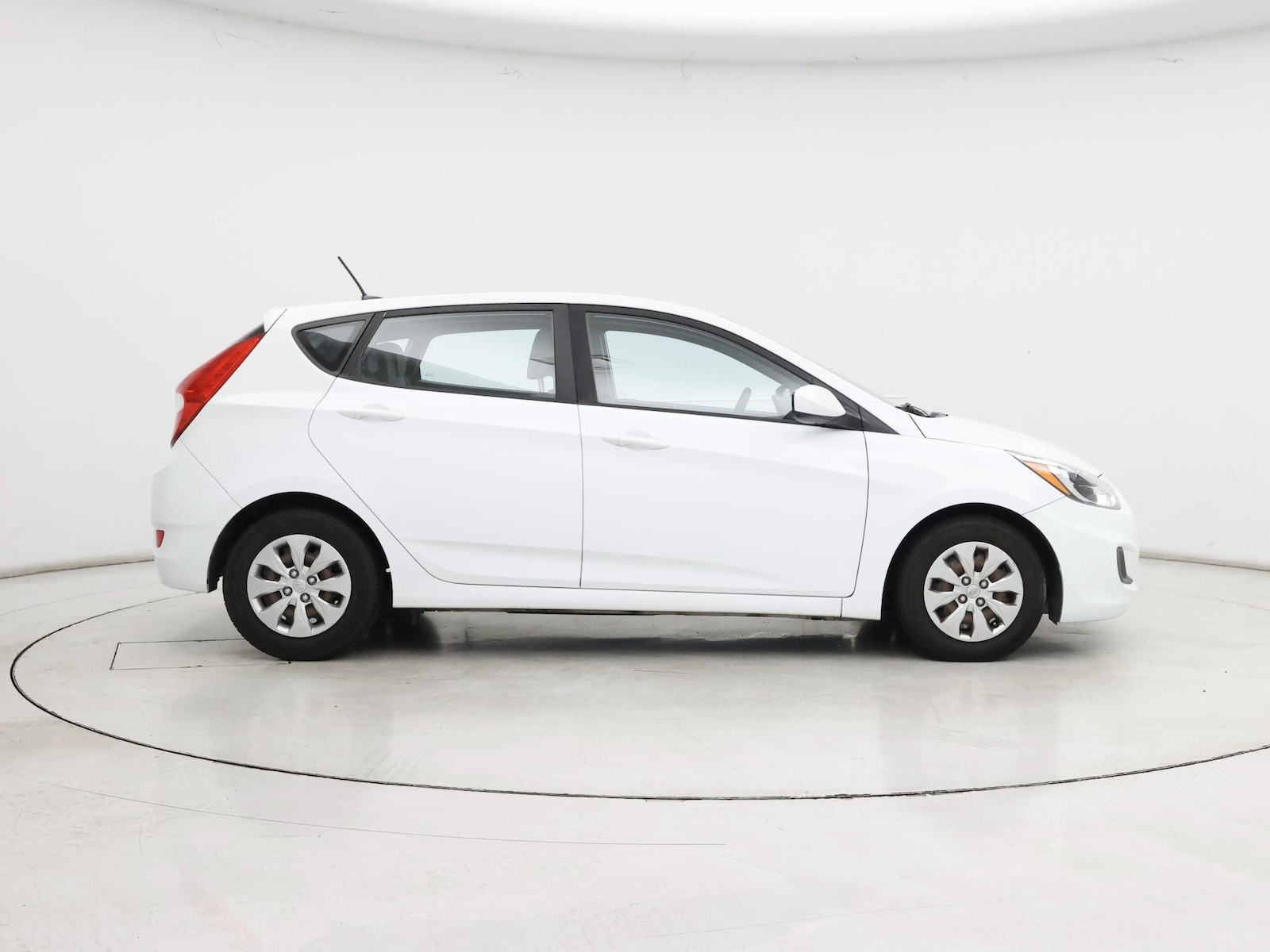 2017 Hyundai Accent SE - Photo 8