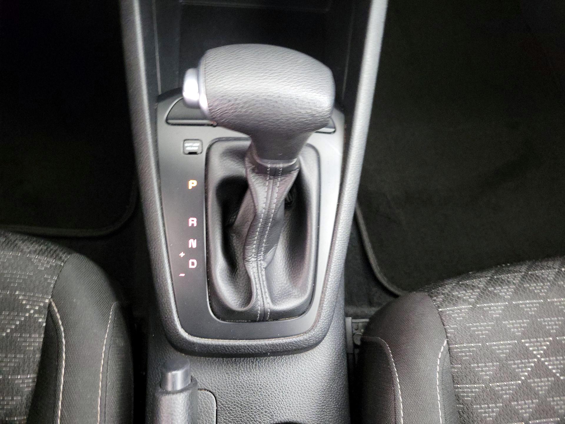 Thumbnail: 2019 Kia Rio - 17