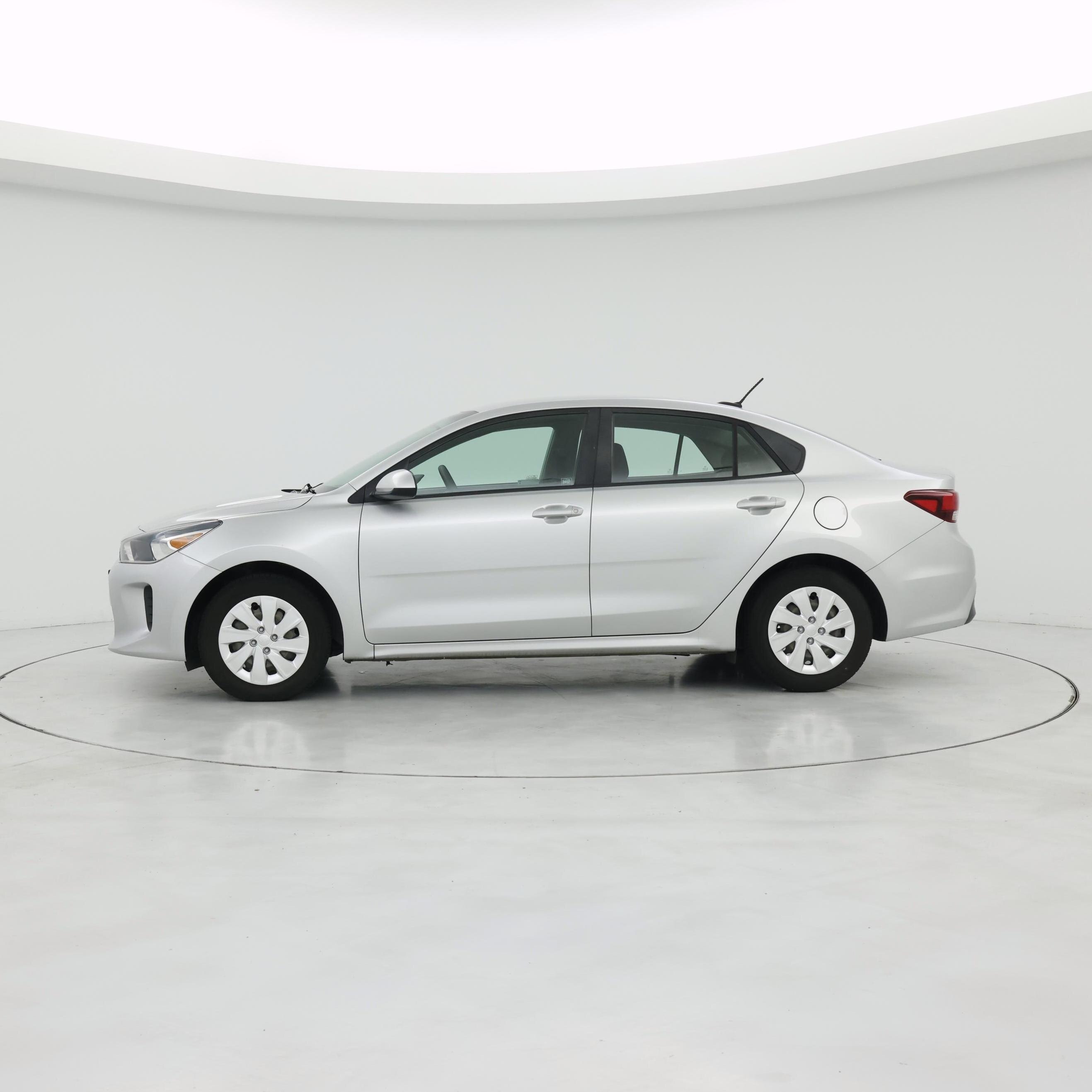 Thumbnail: 2019 Kia Rio - 3