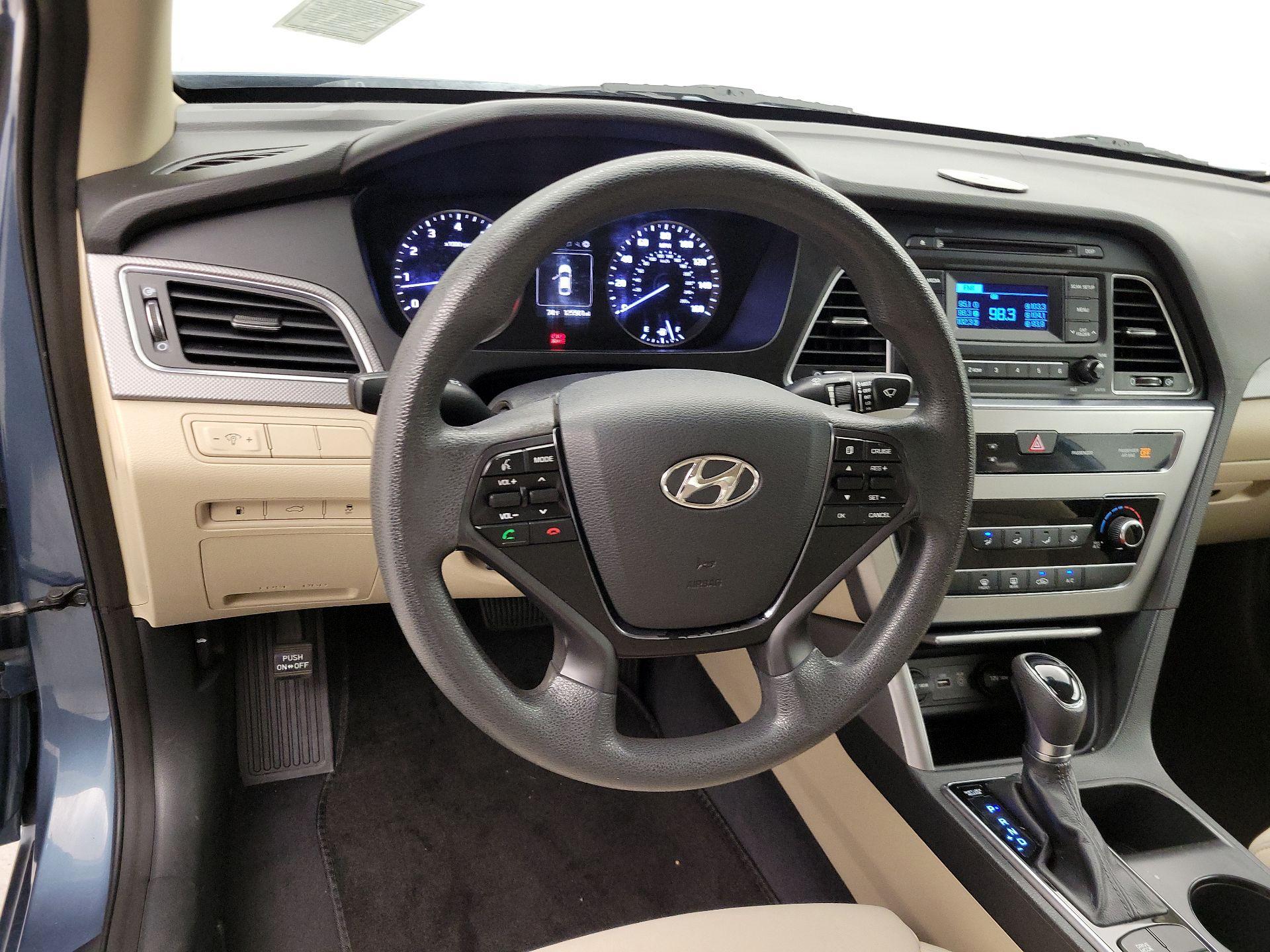 Thumbnail: 2015 Hyundai Sonata - 10