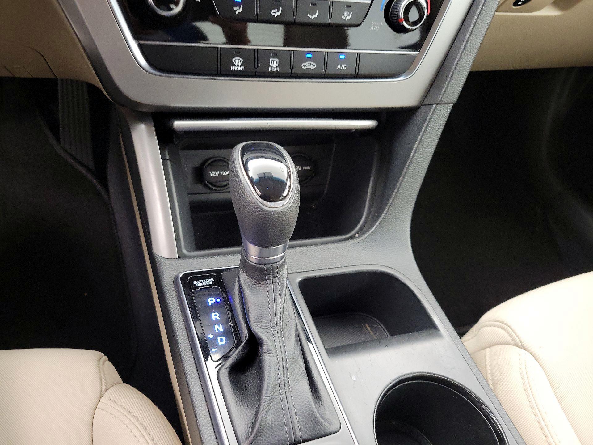 Thumbnail: 2015 Hyundai Sonata - 16