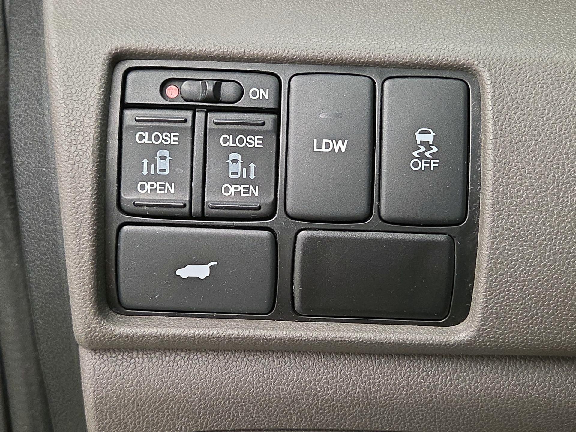 Thumbnail: 2015 Honda Odyssey - 13
