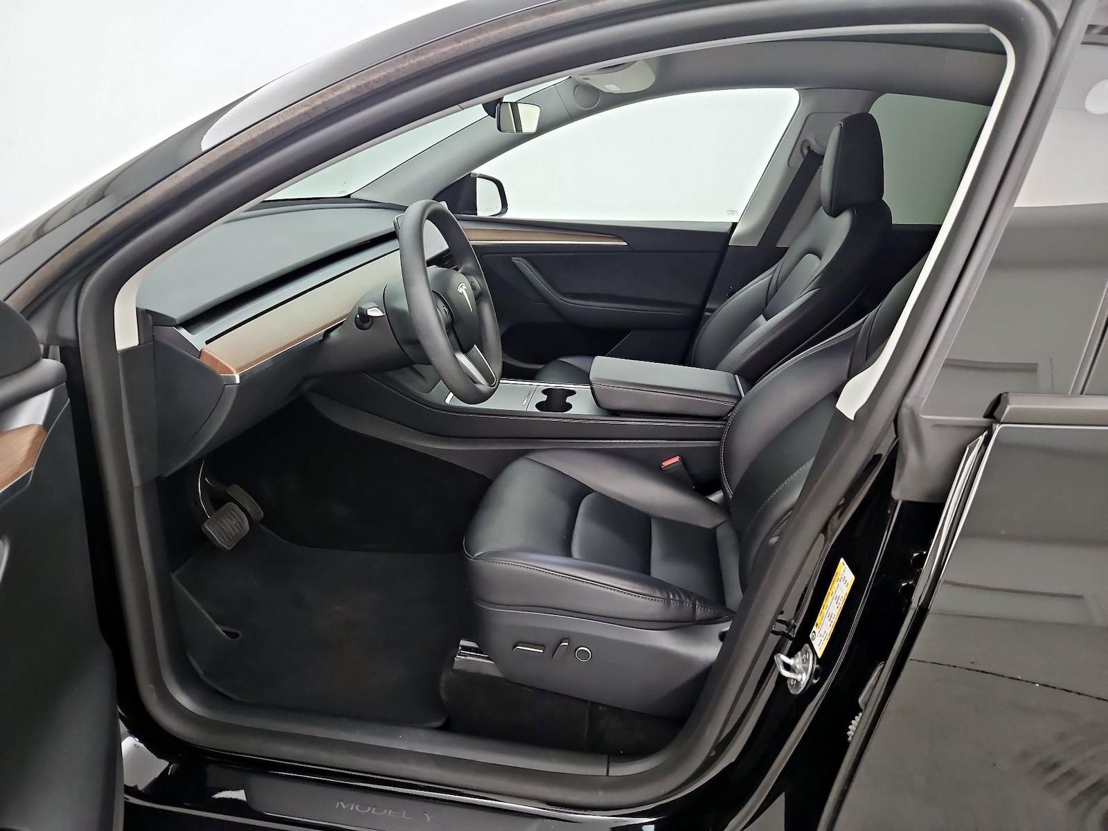 2024 Tesla Model Y Long Range - Photo 12