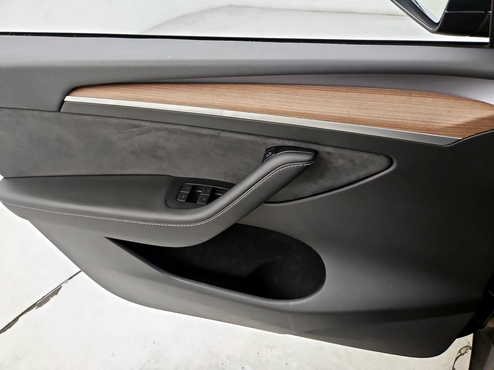 2024 Tesla Model Y Long Range - Photo 13