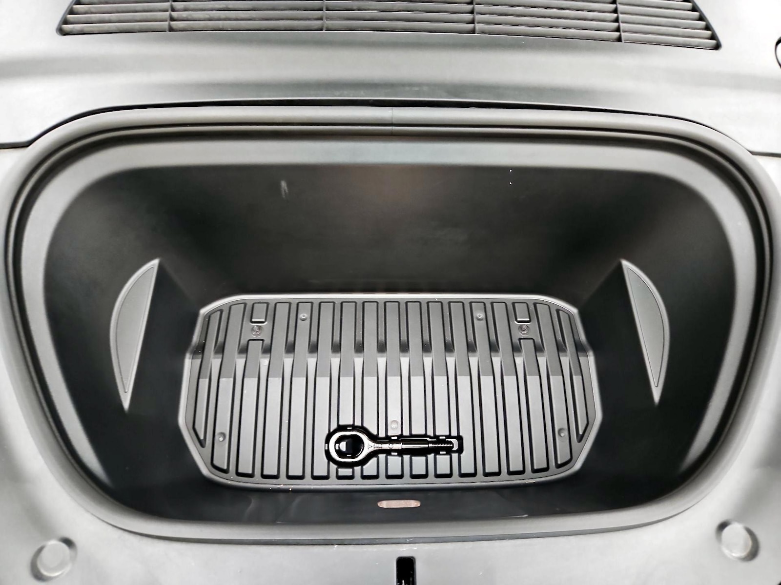 2024 Tesla Model Y Long Range - Photo 23