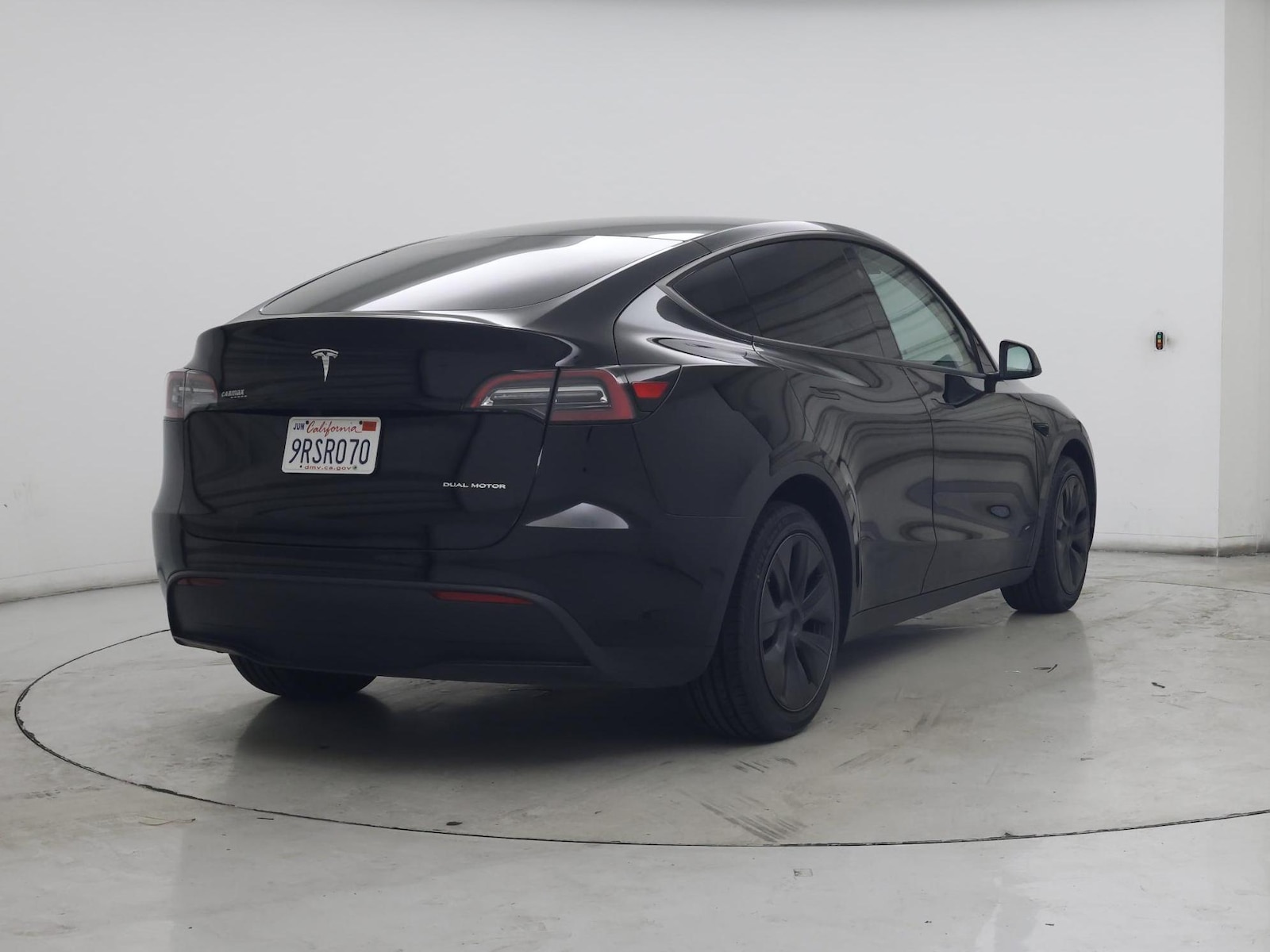 2024 Tesla Model Y Long Range - Photo 9