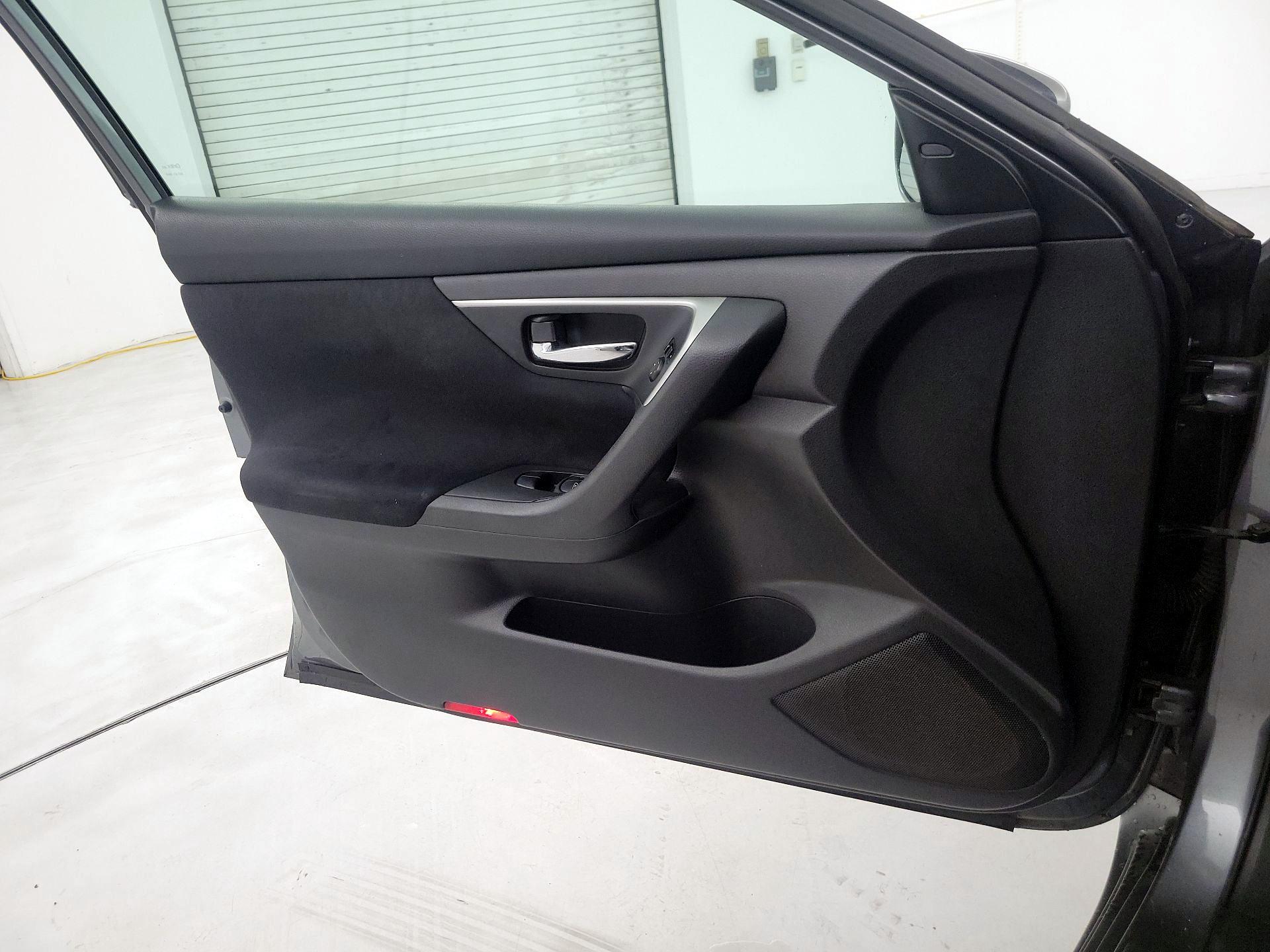 Thumbnail: 2015 Nissan Altima - 12