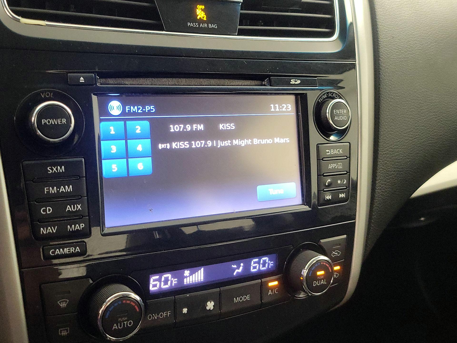 Thumbnail: 2015 Nissan Altima - 16