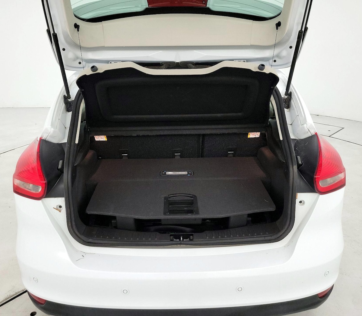 Trunk/Cargo (Seats Up)