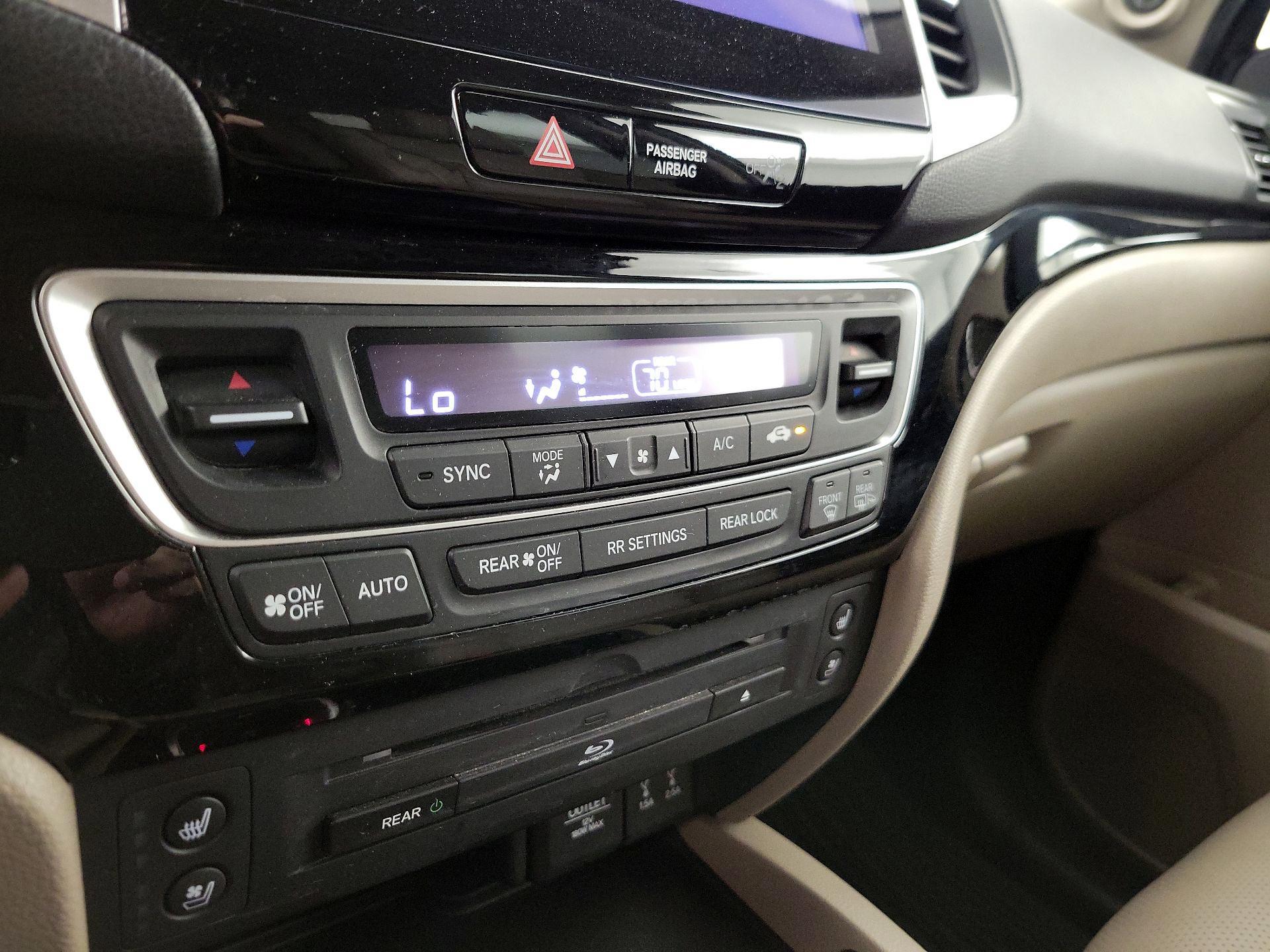 Thumbnail: 2016 Honda Pilot - 17