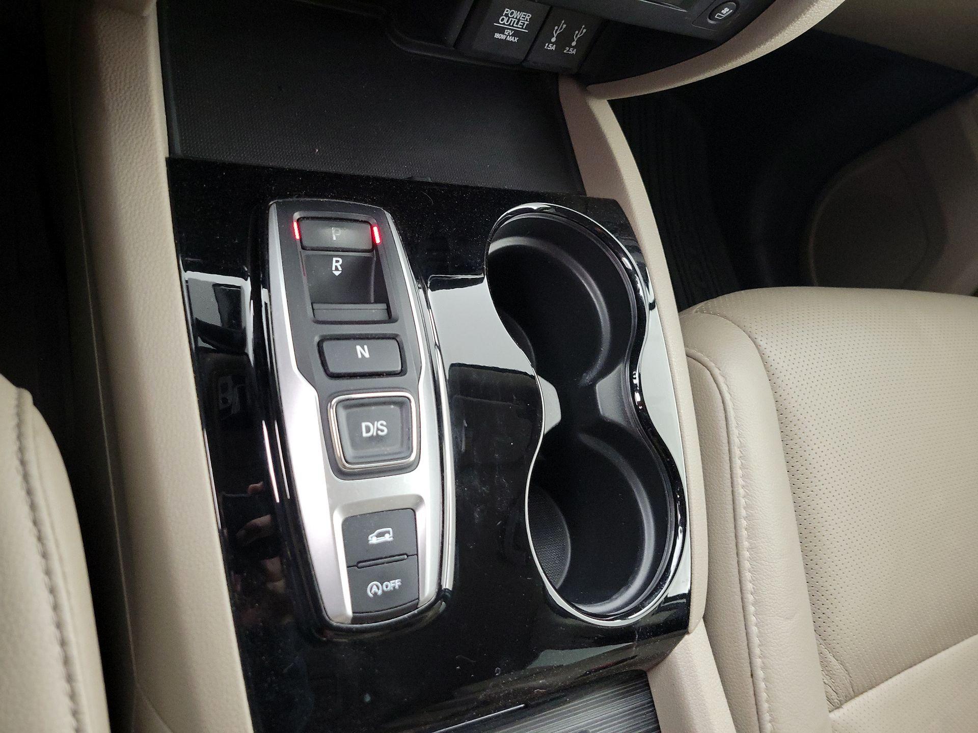 Thumbnail: 2016 Honda Pilot - 18