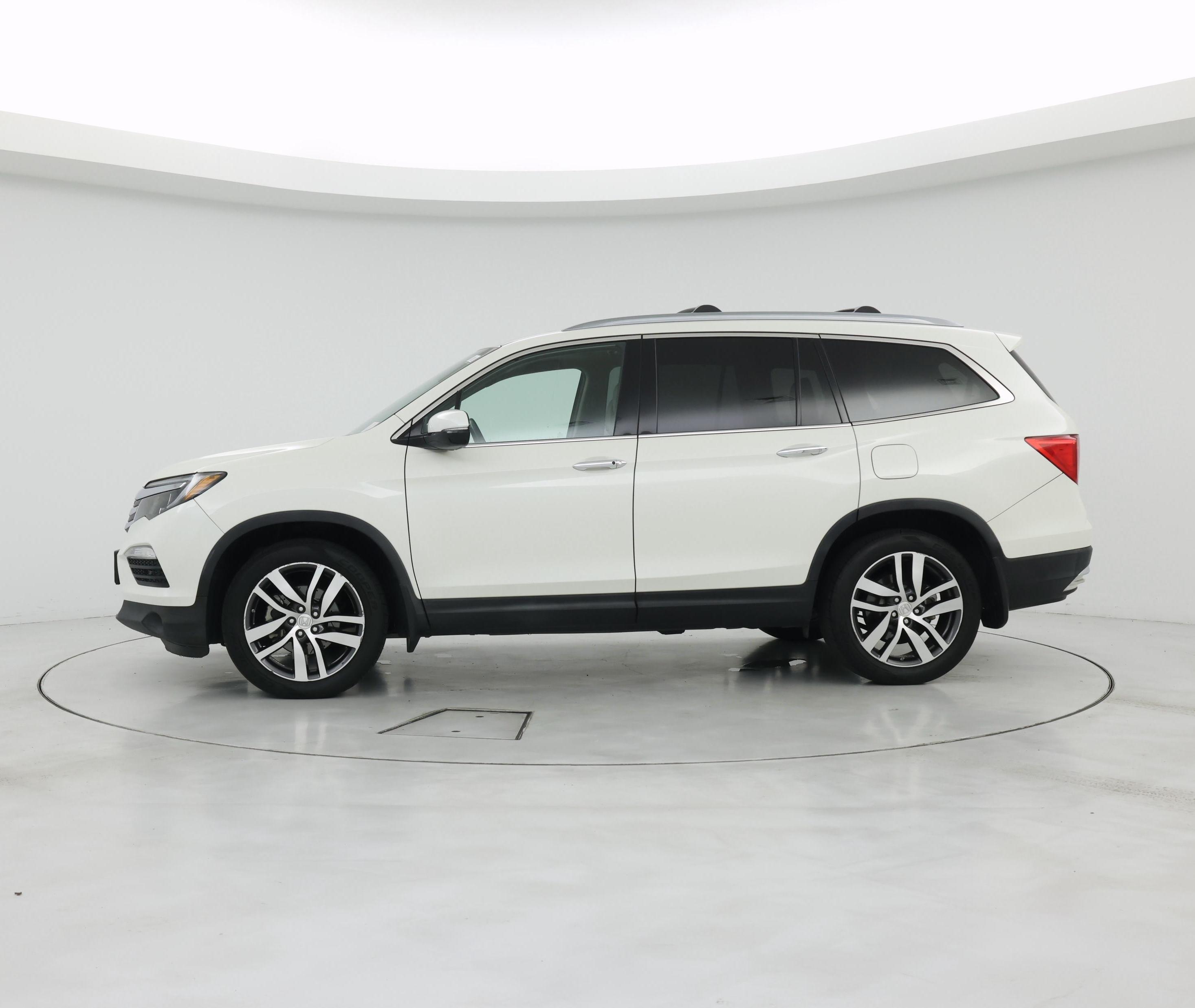 Thumbnail: 2016 Honda Pilot - 3