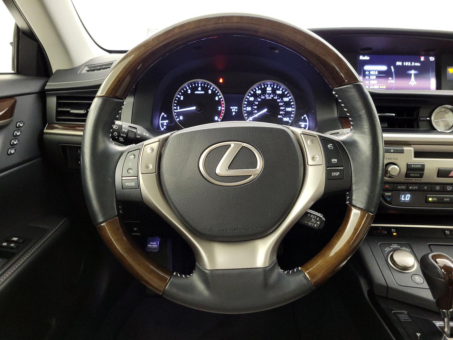Thumbnail: 2015 Lexus ES - 10