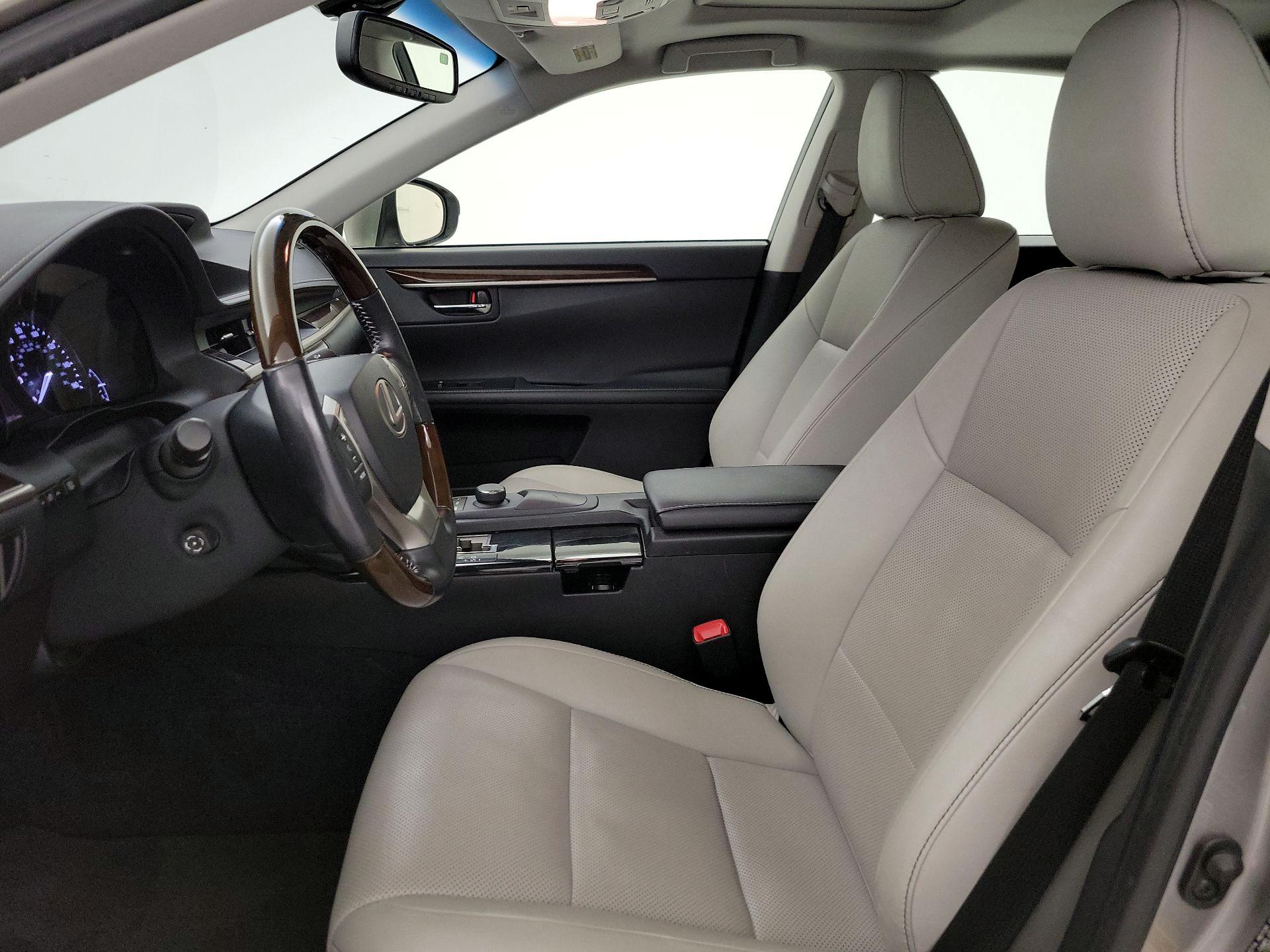 Thumbnail: 2015 Lexus ES - 11