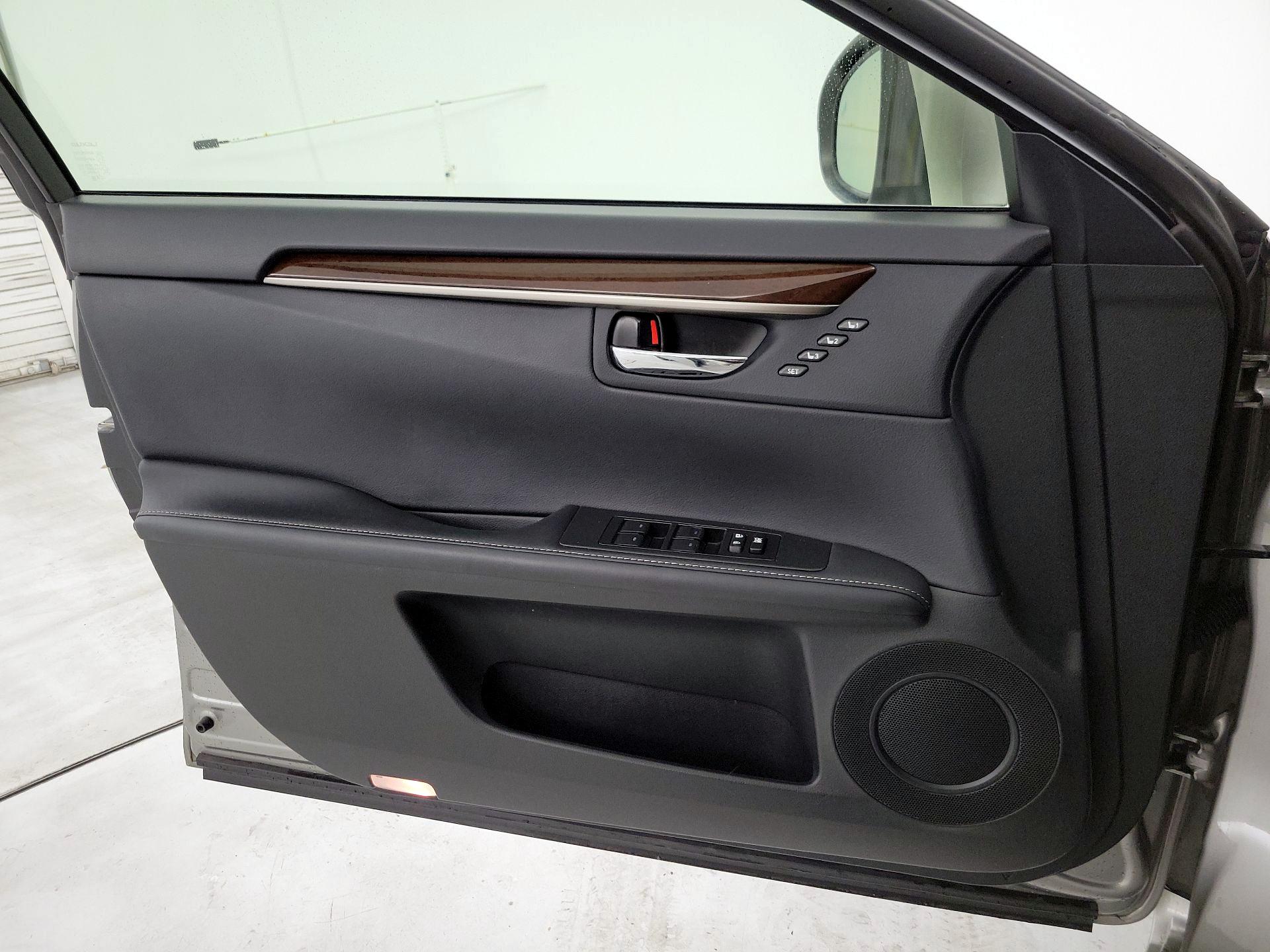 Thumbnail: 2015 Lexus ES - 12