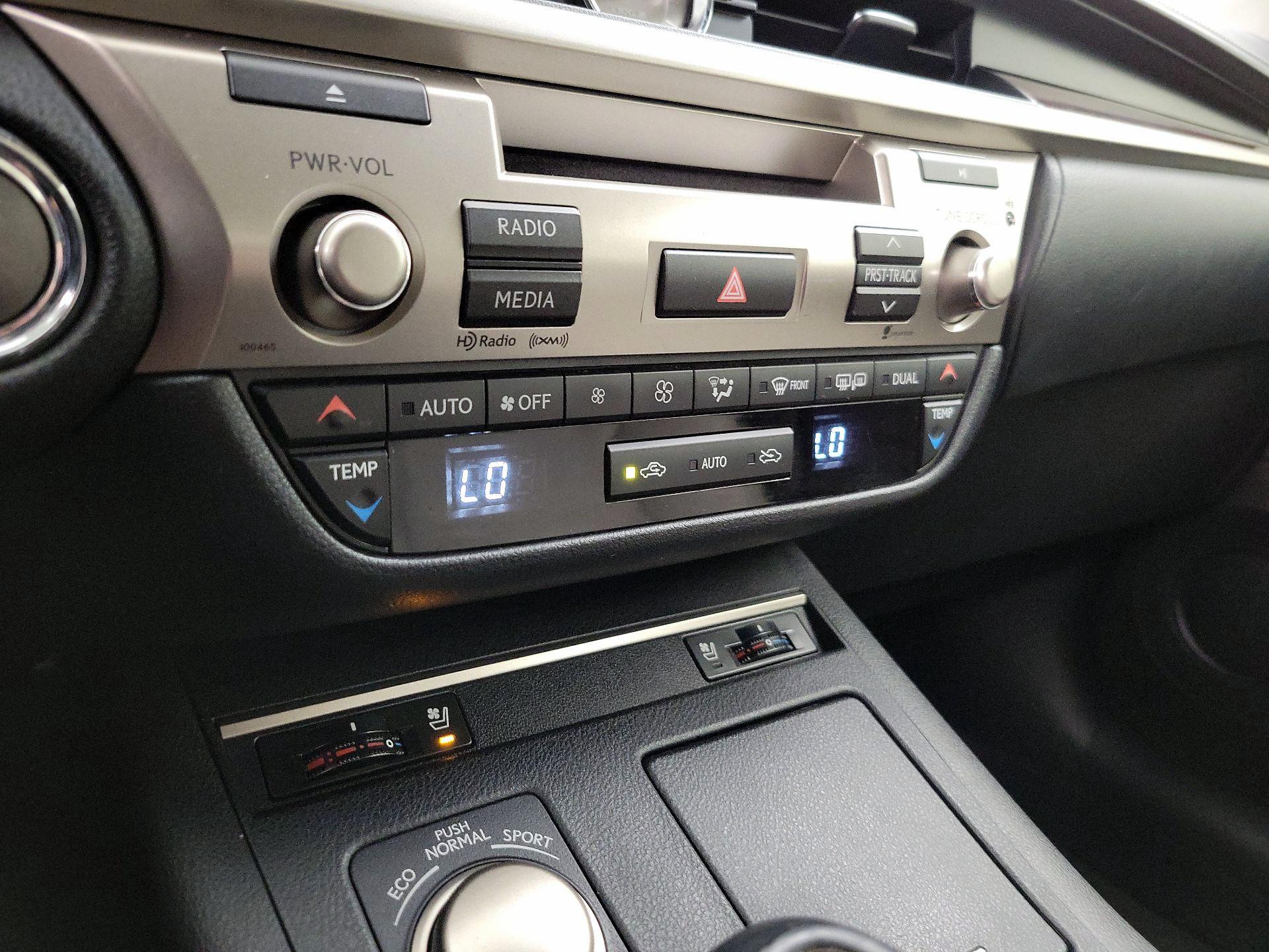 Thumbnail: 2015 Lexus ES - 16