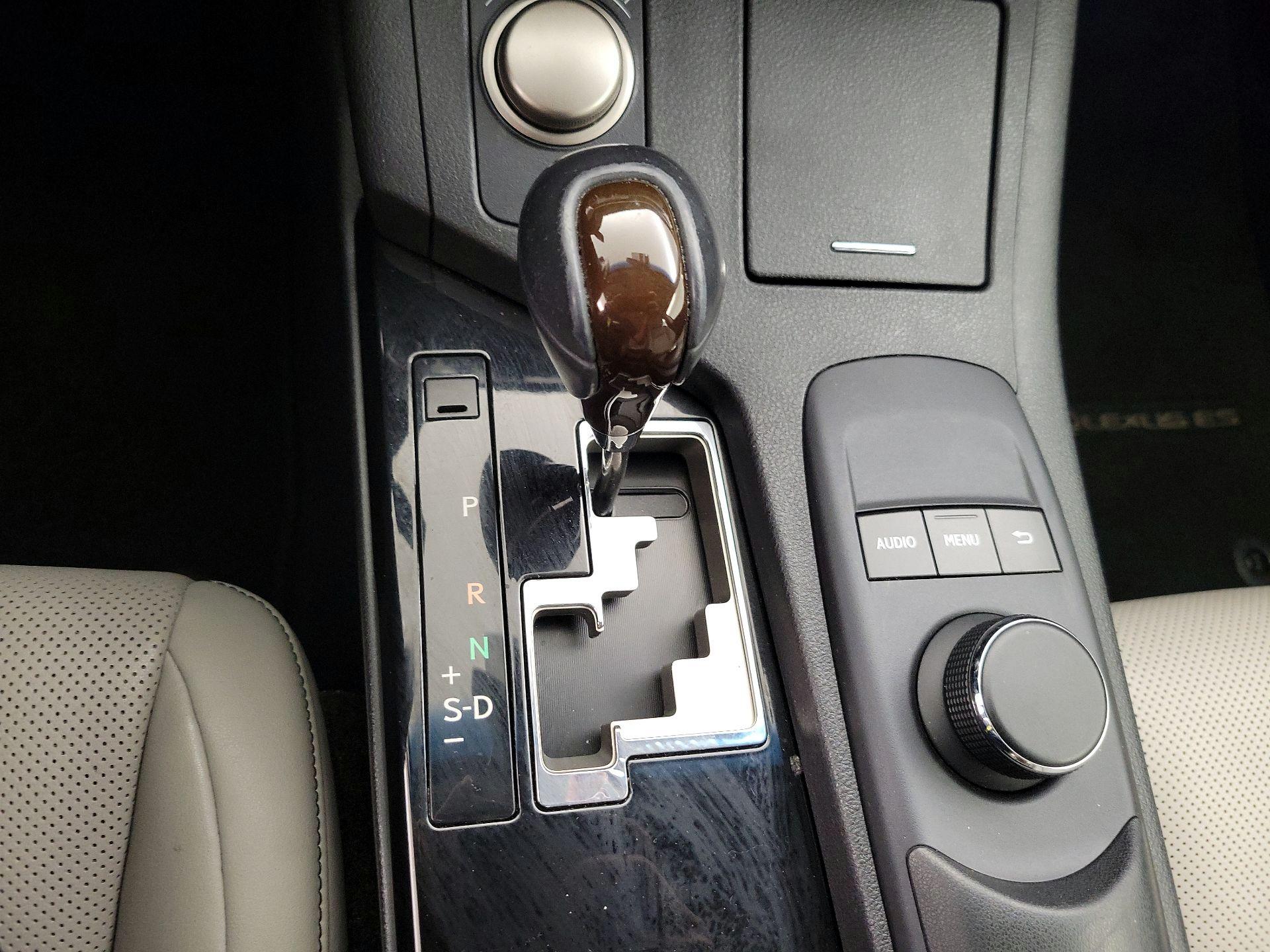 Thumbnail: 2015 Lexus ES - 17