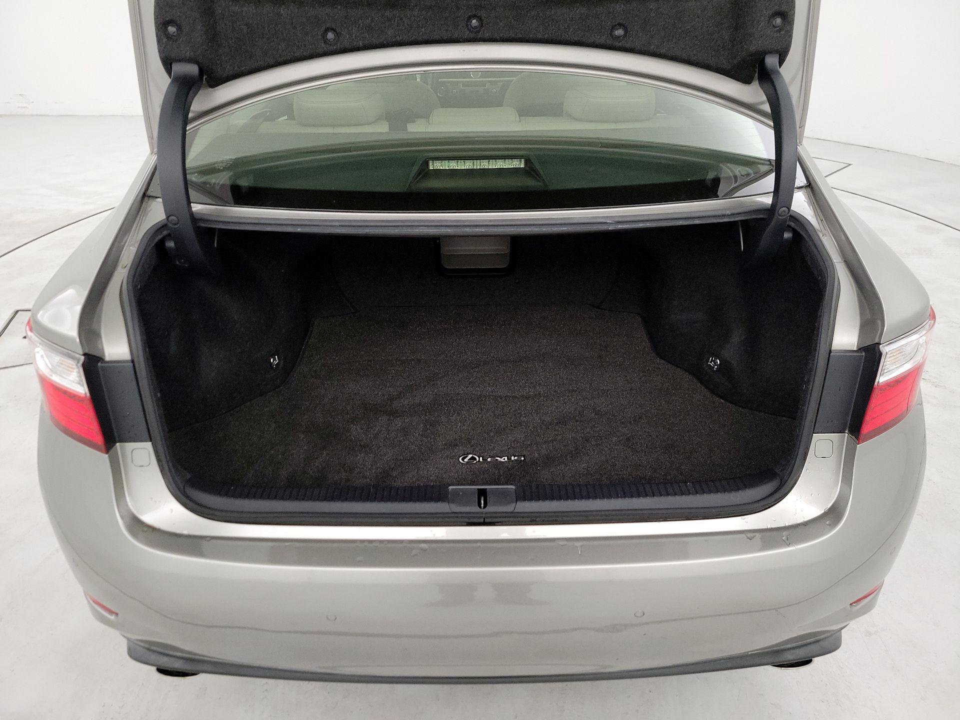 Thumbnail: 2015 Lexus ES - 20
