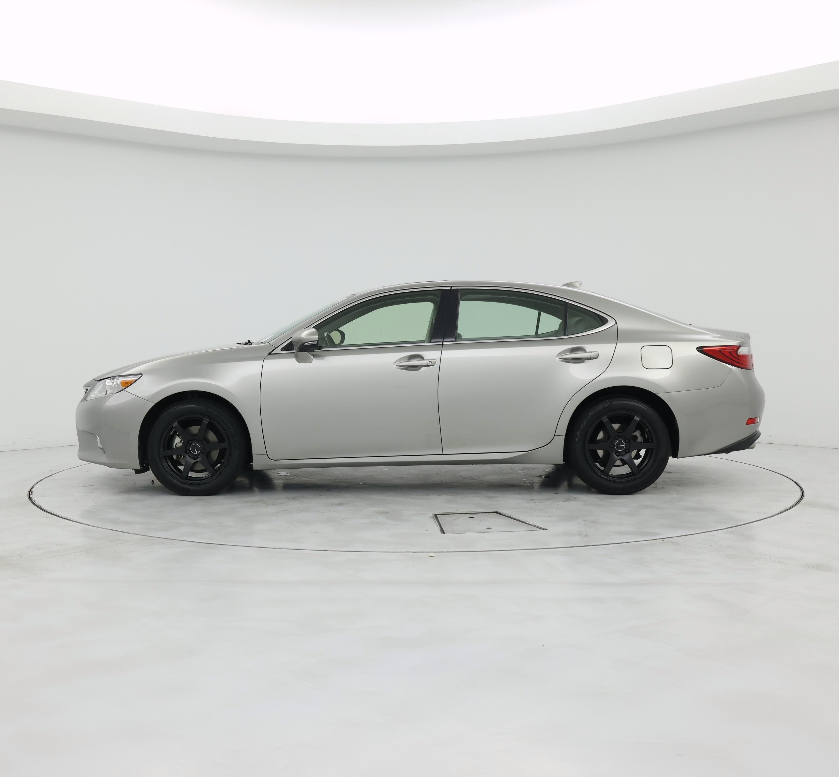 Thumbnail: 2015 Lexus ES - 3