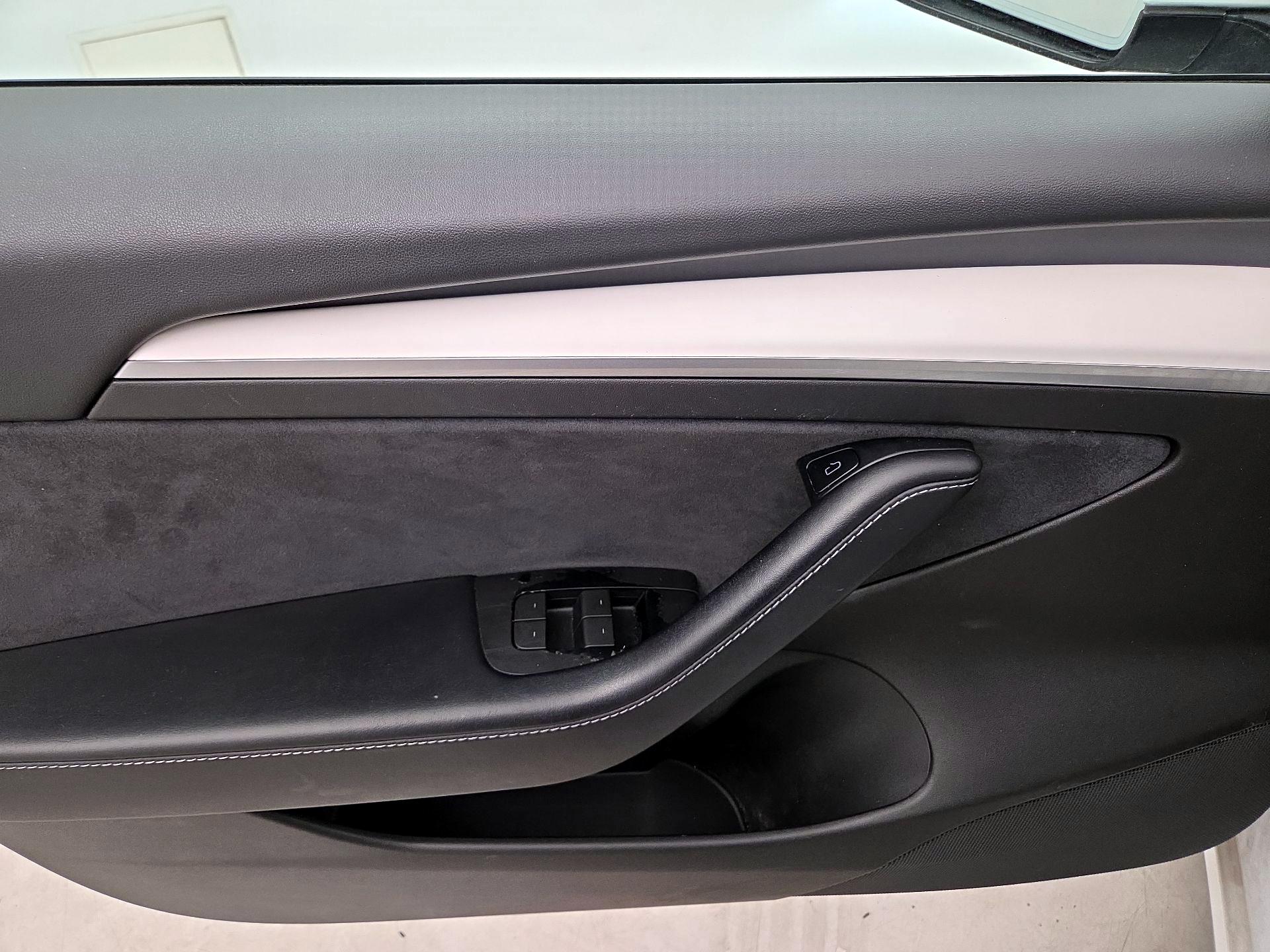 Thumbnail: 2021 Tesla Model 3 - 12