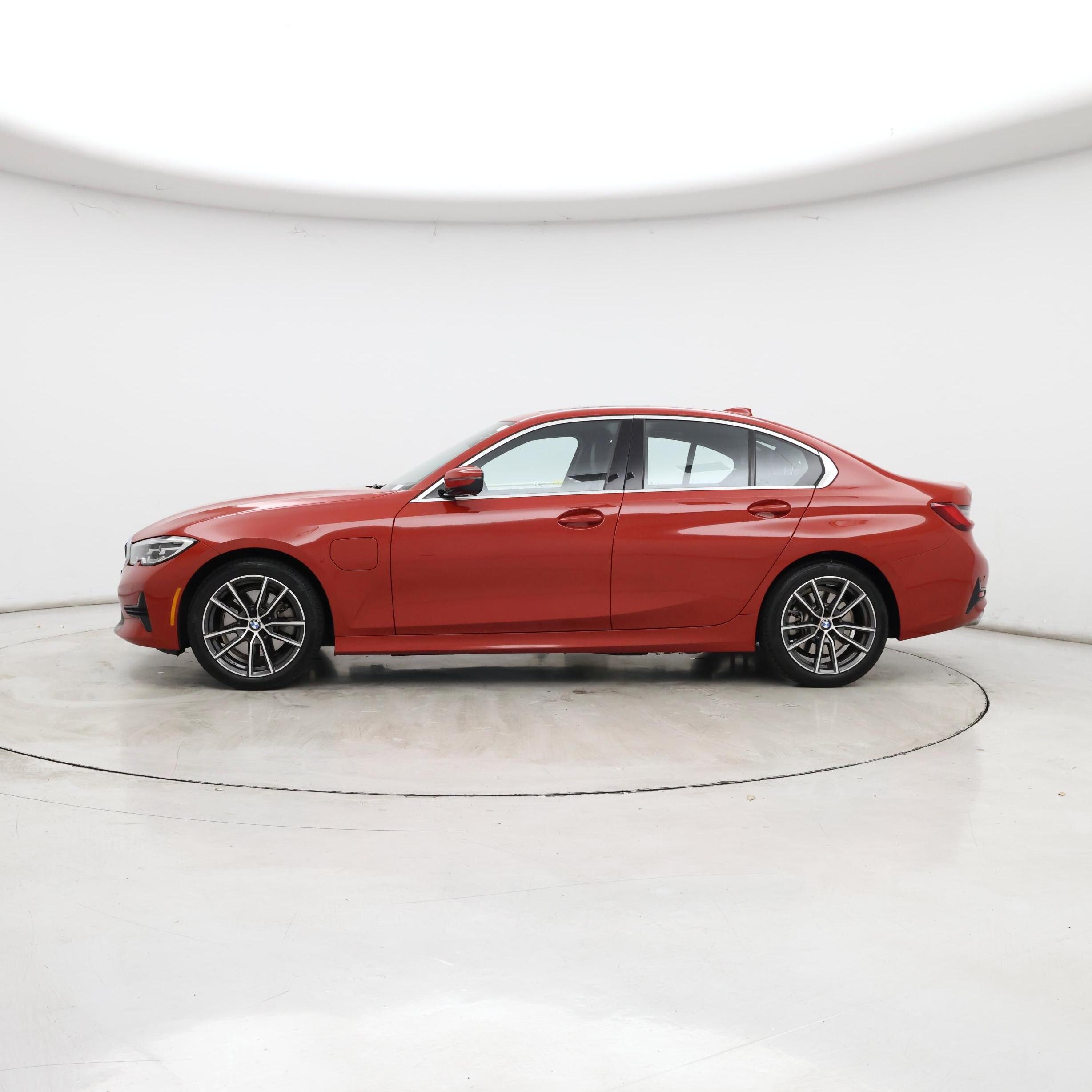 Thumbnail: 2021 BMW 3 Series - 3