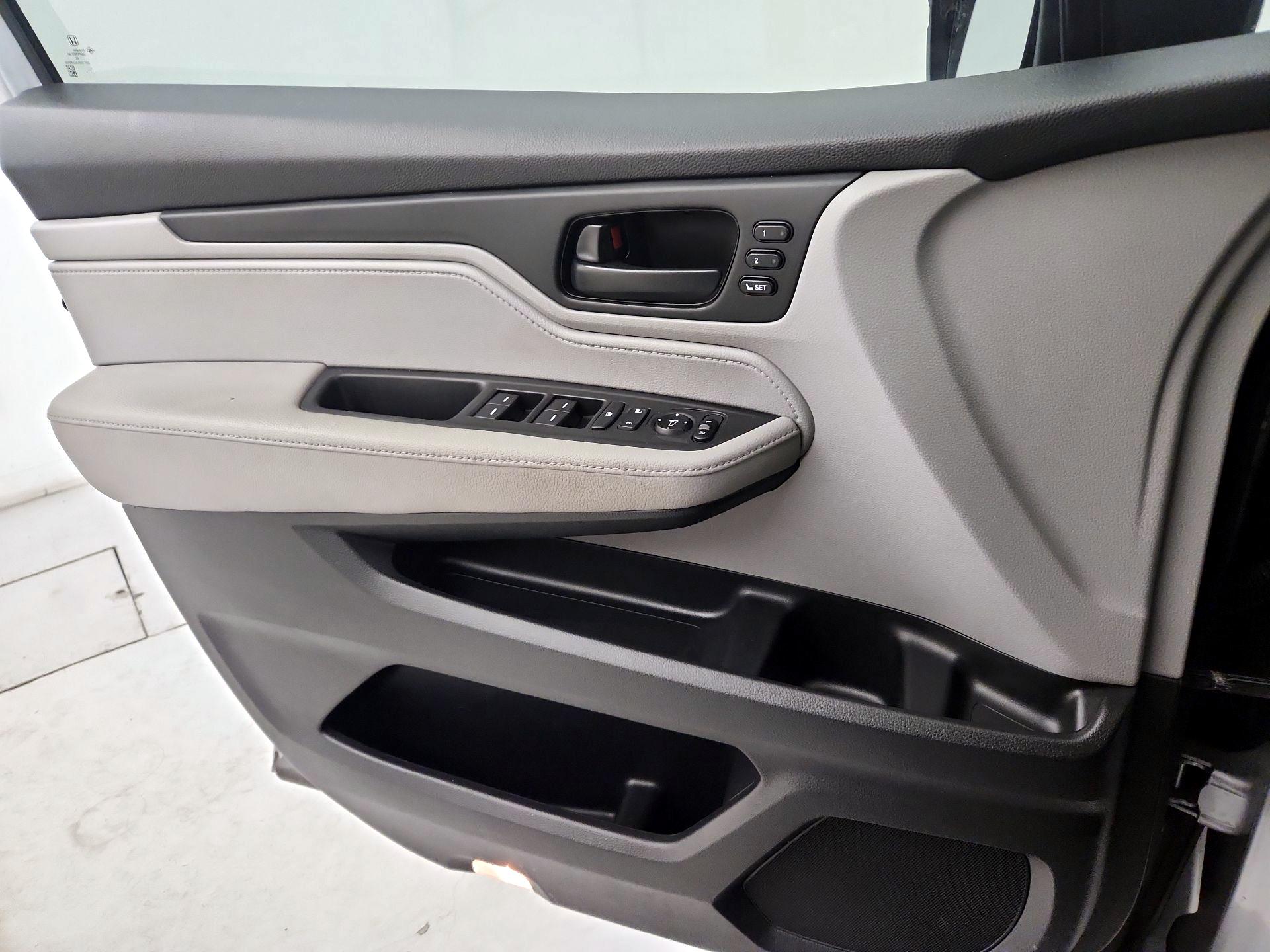 Thumbnail: 2018 Honda Odyssey - 12