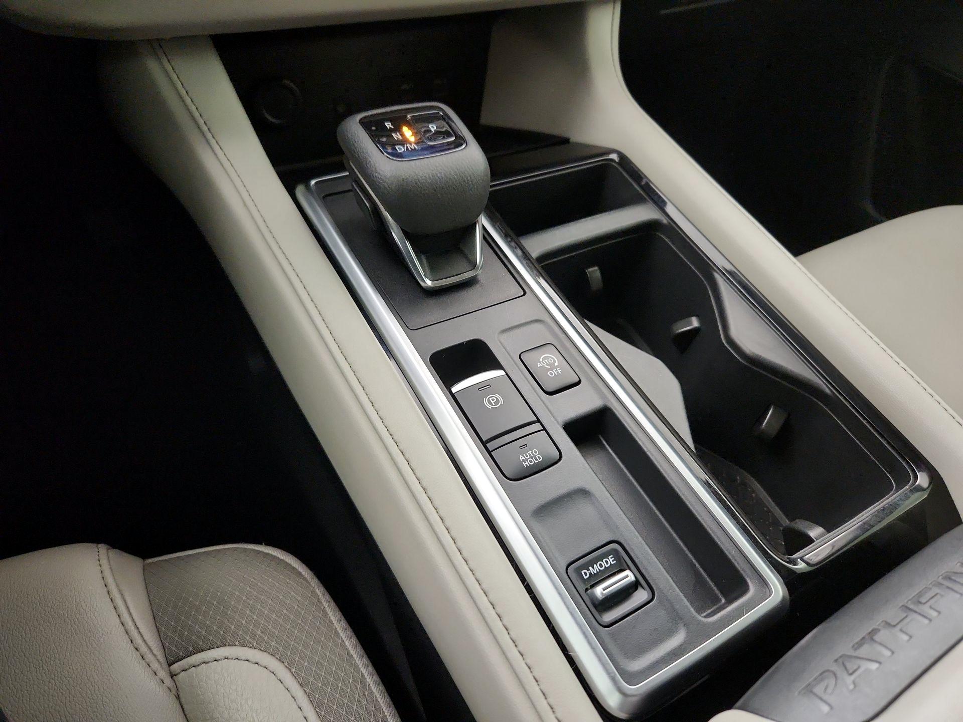 Thumbnail: 2023 Nissan Pathfinder - 17