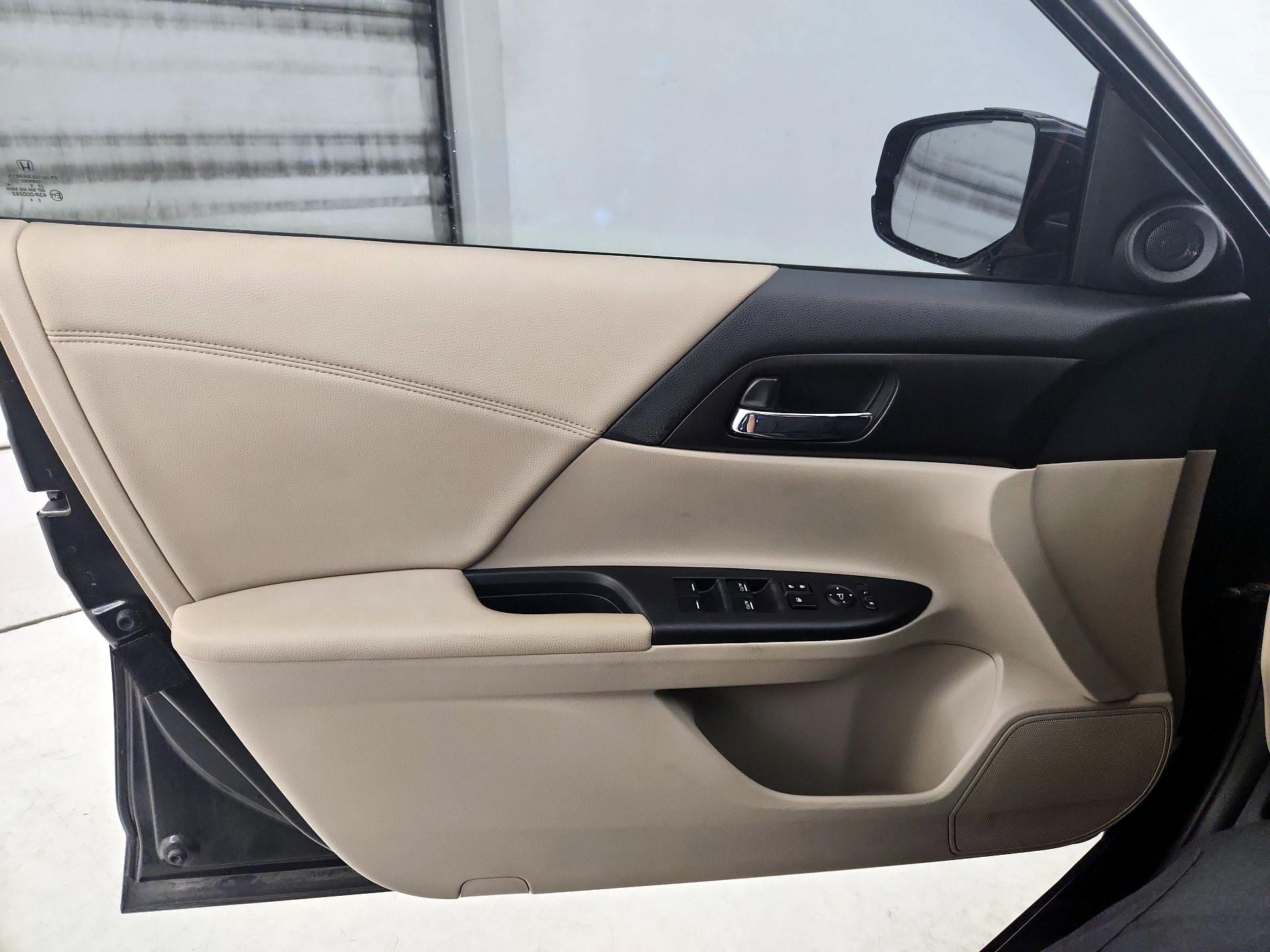 Thumbnail: 2015 Honda Accord - 12