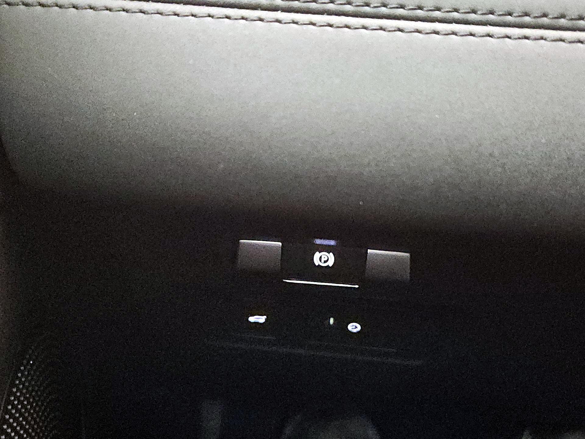 Thumbnail: 2020 Land Rover Discovery Sport - 13