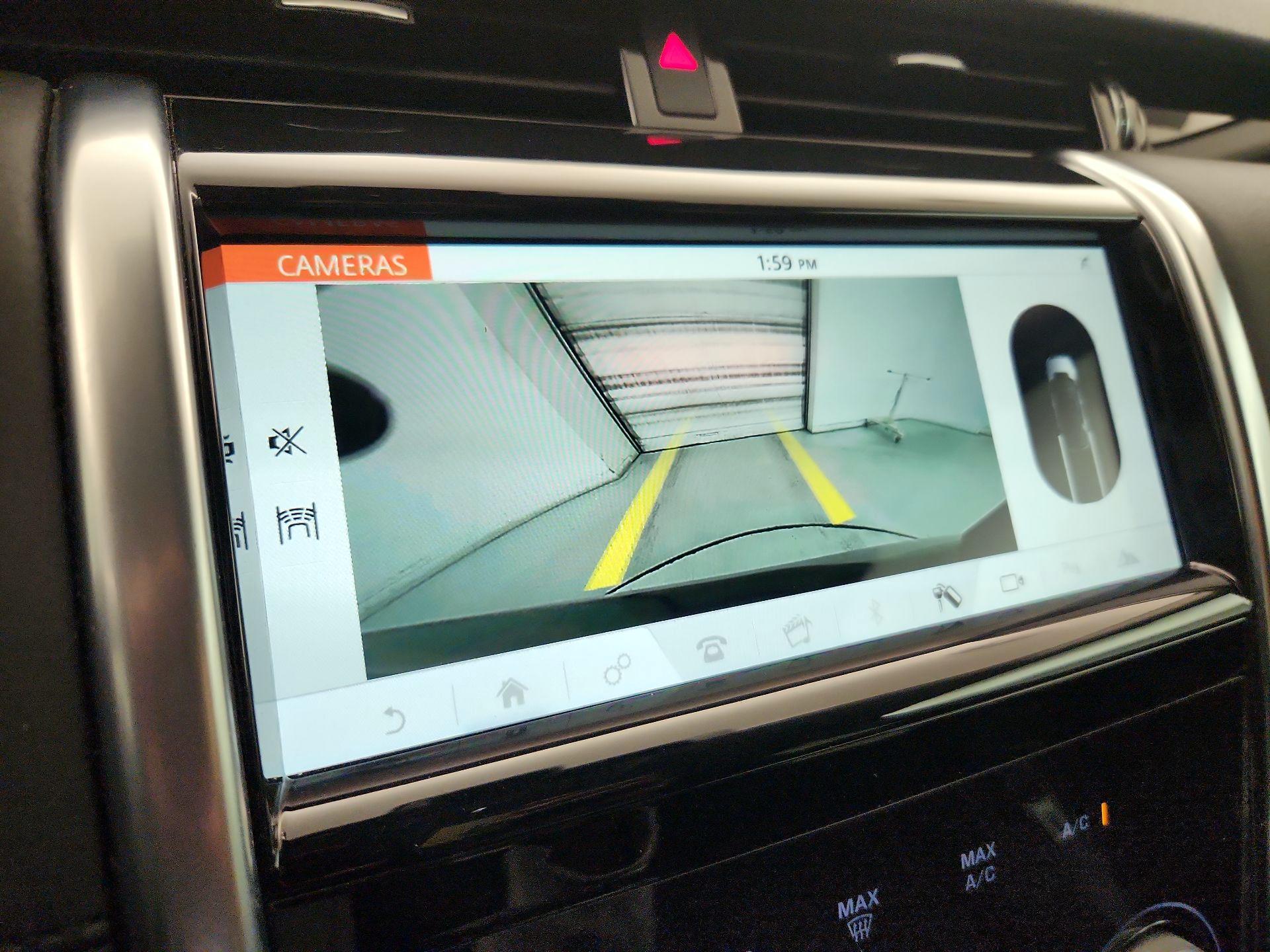 Thumbnail: 2020 Land Rover Discovery Sport - 14