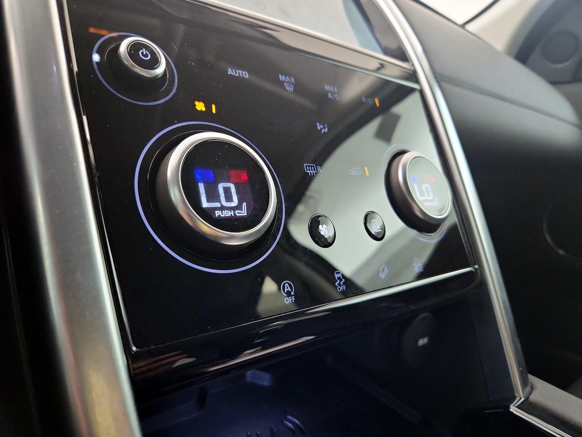 Thumbnail: 2020 Land Rover Discovery Sport - 16