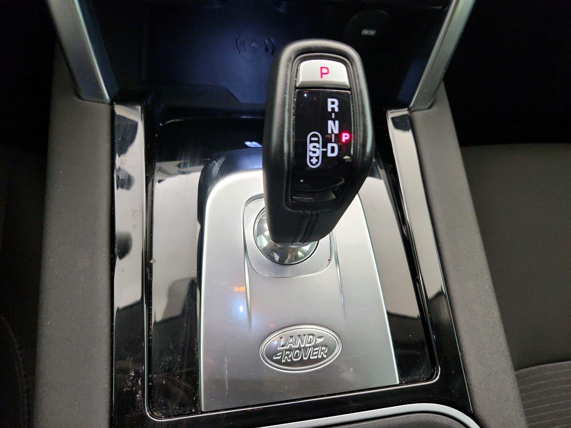 Thumbnail: 2020 Land Rover Discovery Sport - 17